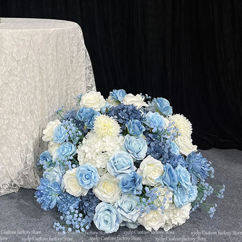 Blaue und weiße künstliche Blumen, KT-Board-Hintergrund, Seidenrosen, Hortensien, Blumenarrangement, Hochzeitstorten-Tisch, Blumen-Event-Party-Deko – Detail 2