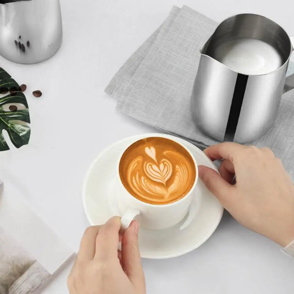 Large Capacity Stainless Steel Temperature Sense Milk Frothing Pitcher Food-grade Milk Latte Cup for Bakery