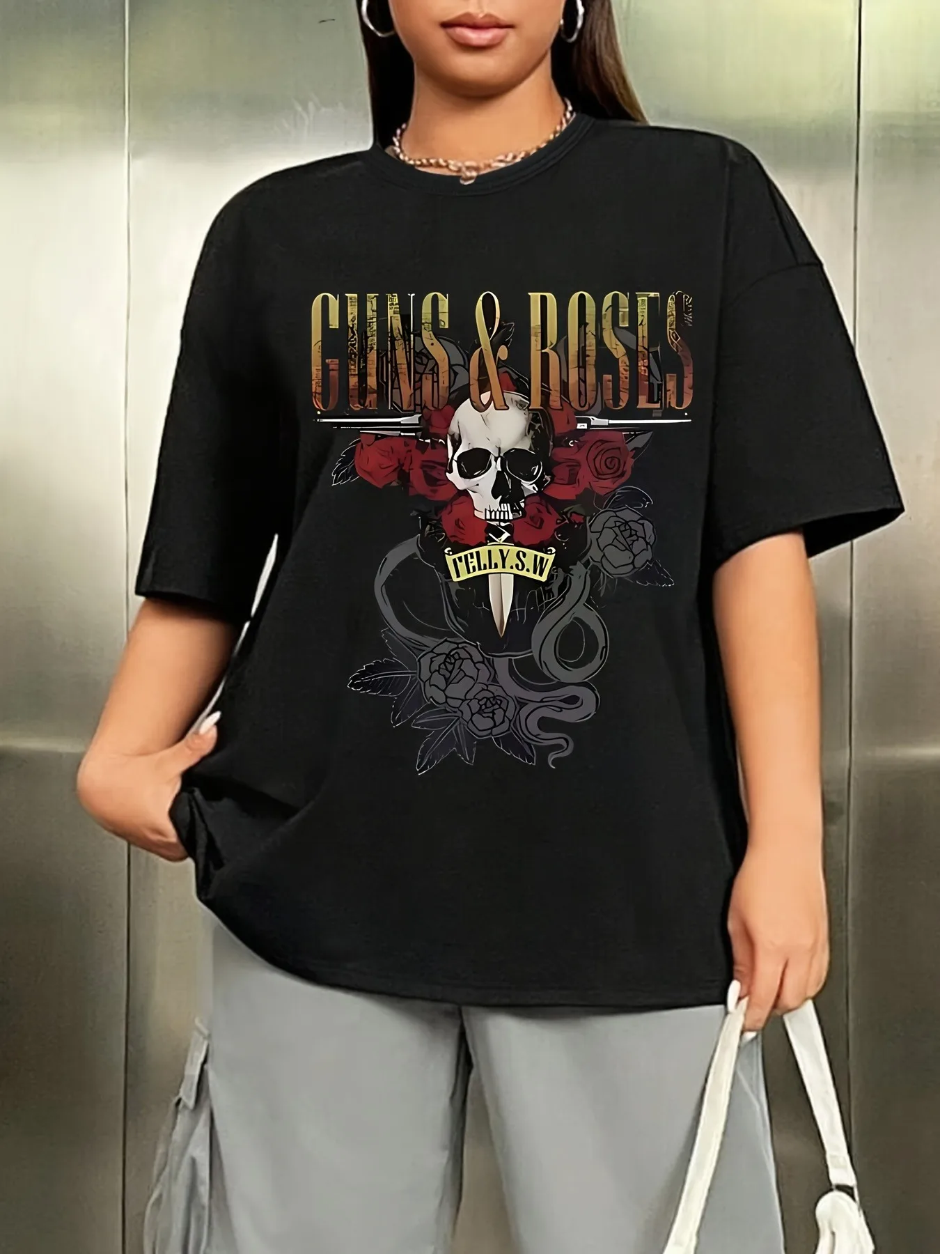 

Женская футболка больших размеров с графическим принтом Guns & Roses Skull & Roses, повседневная футболка с круглым вырезом на весну, лето и осень