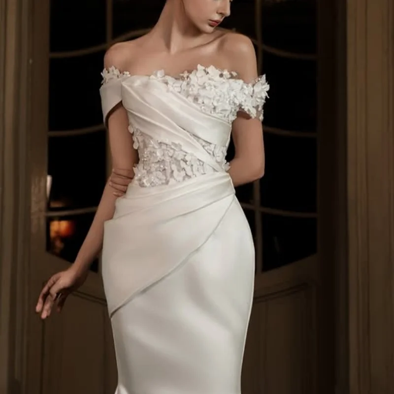 

Customized satin ivory white Ball Gown Royal Wedding Dresses Sweetheart applique crystal Lace Vestido De beads Made Robe De