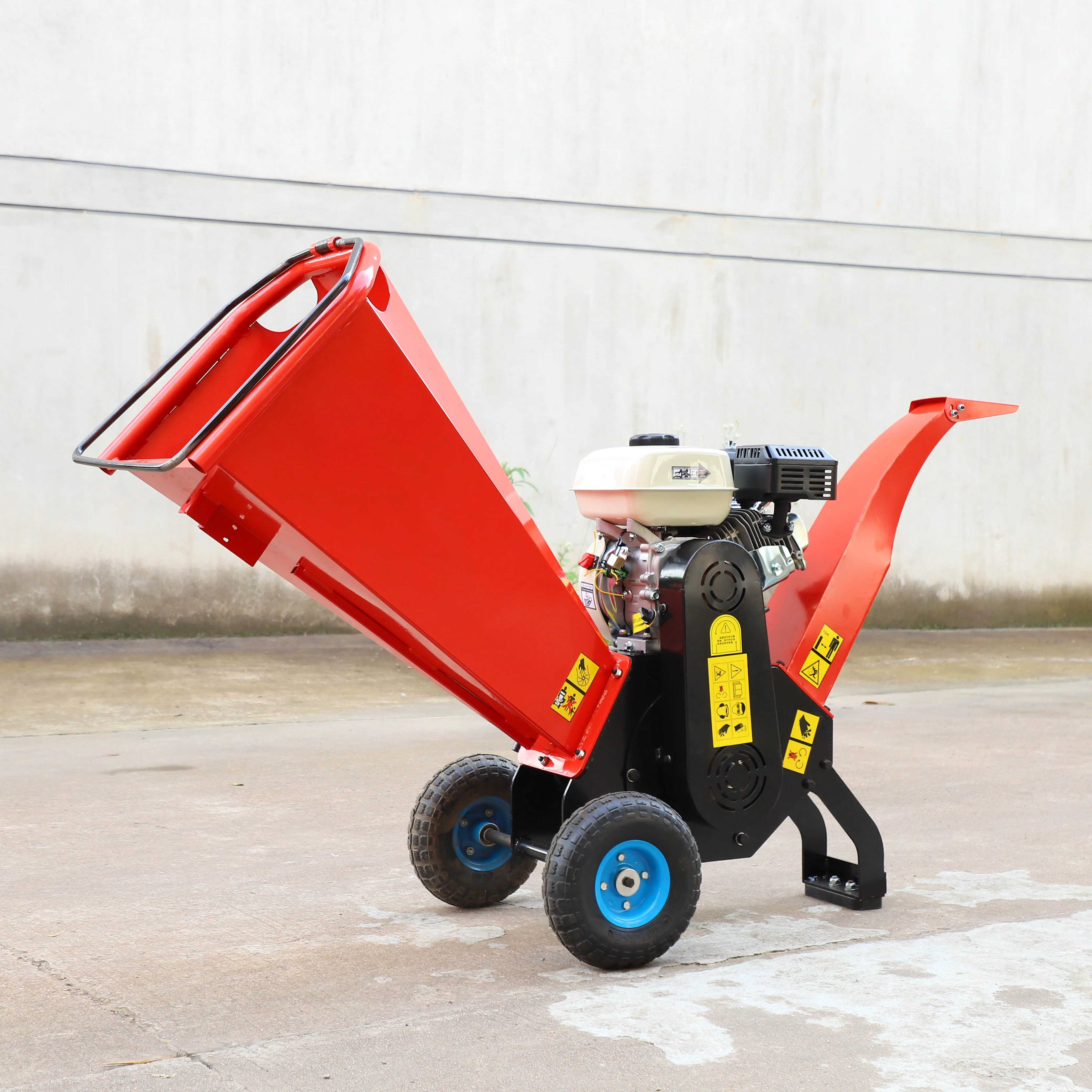 Eco-friendly Wood Crusher Sawdust Machine Mobile Diesel/motor Street Greening Garden Branch Crusher
