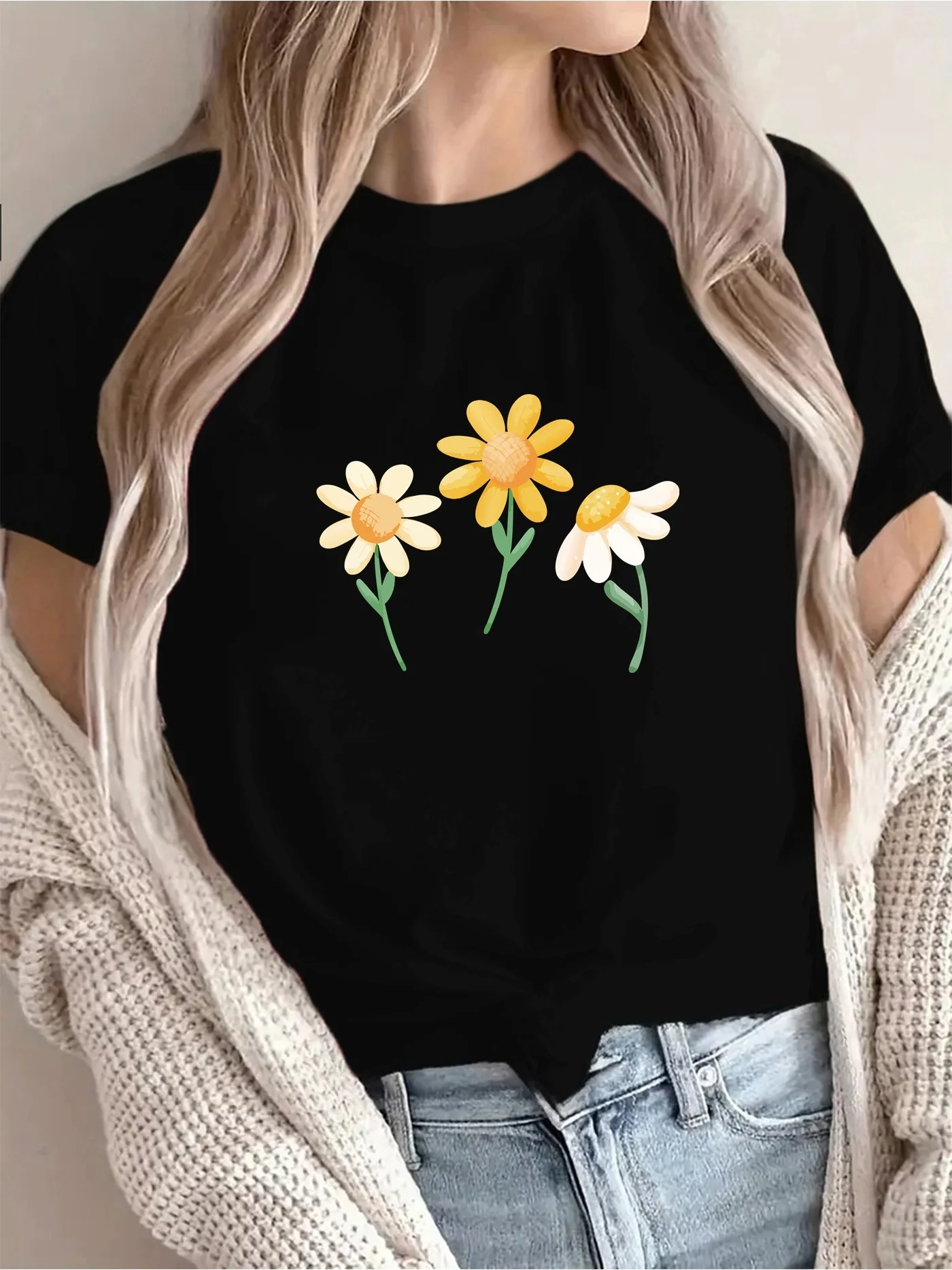 Women's Vibrant  Daisy T-Shirt Short Sleeve  Casual Summer Top with White Daisies Yellow Centers