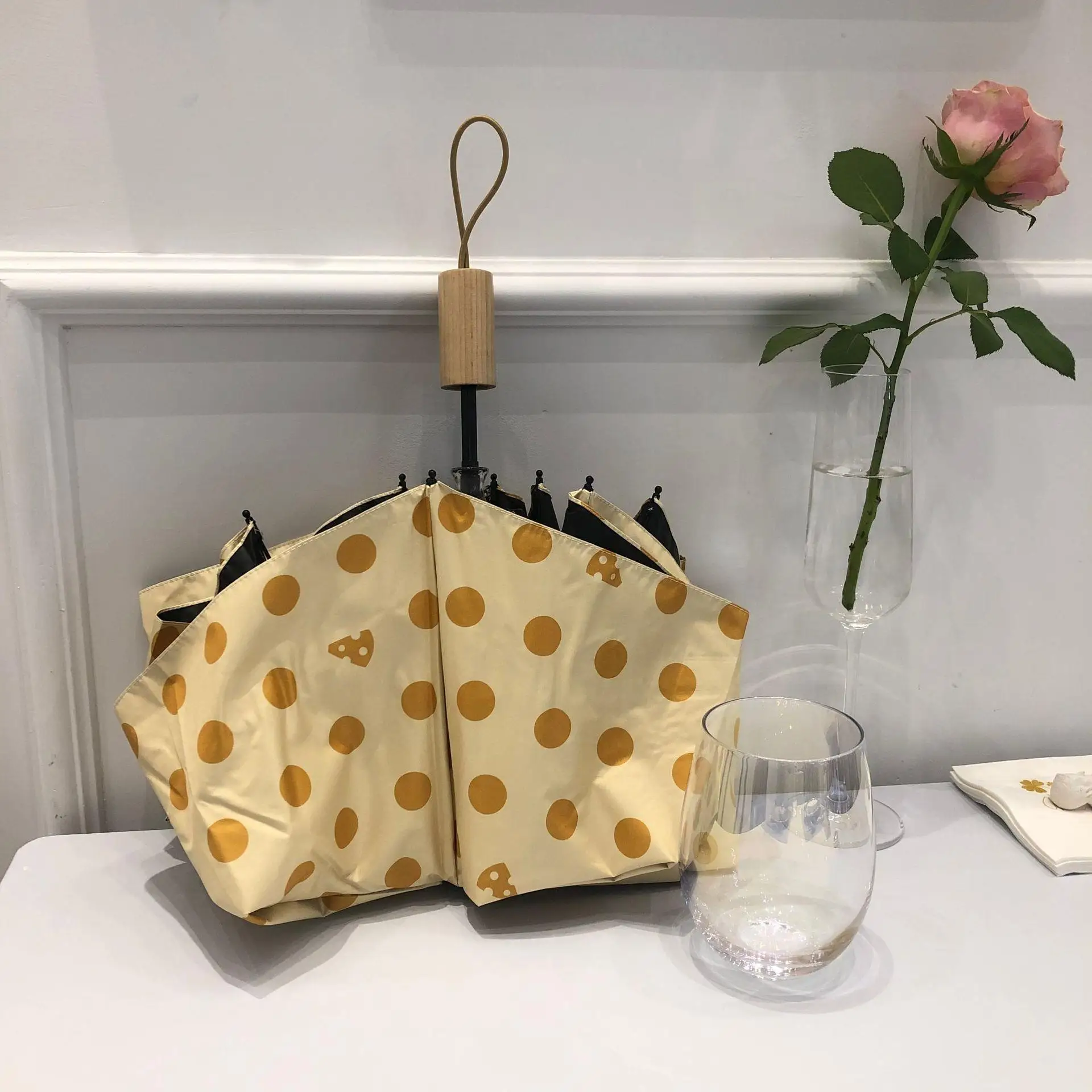 

Cute Soft Cheese Creamy Yellow Umbrella Black Glue Layered Sunshade Creative Ladies Umbrella Wooden Handle Three Fold Um...