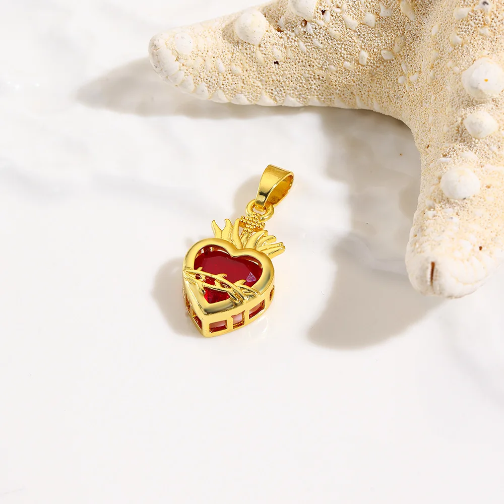 4 European and American cold wind red crown love pendant copper O-word necklace light luxury temperament women's jewelry