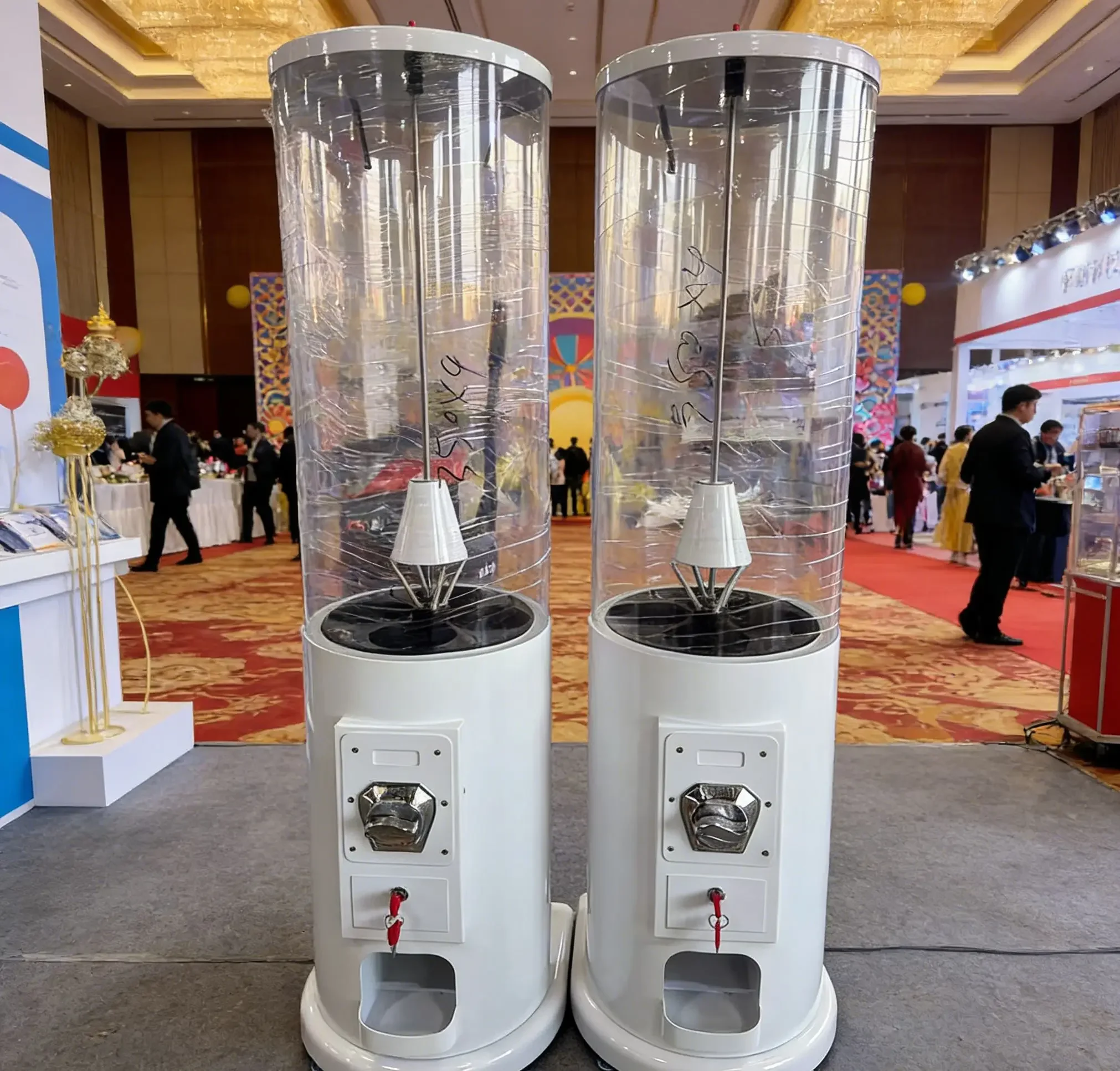 2026 2026 Hot Premium GV60 Gashapon Vending Machine | Eye-Catching Coin-Operated Toy Dispenser for High-Footfall Stores