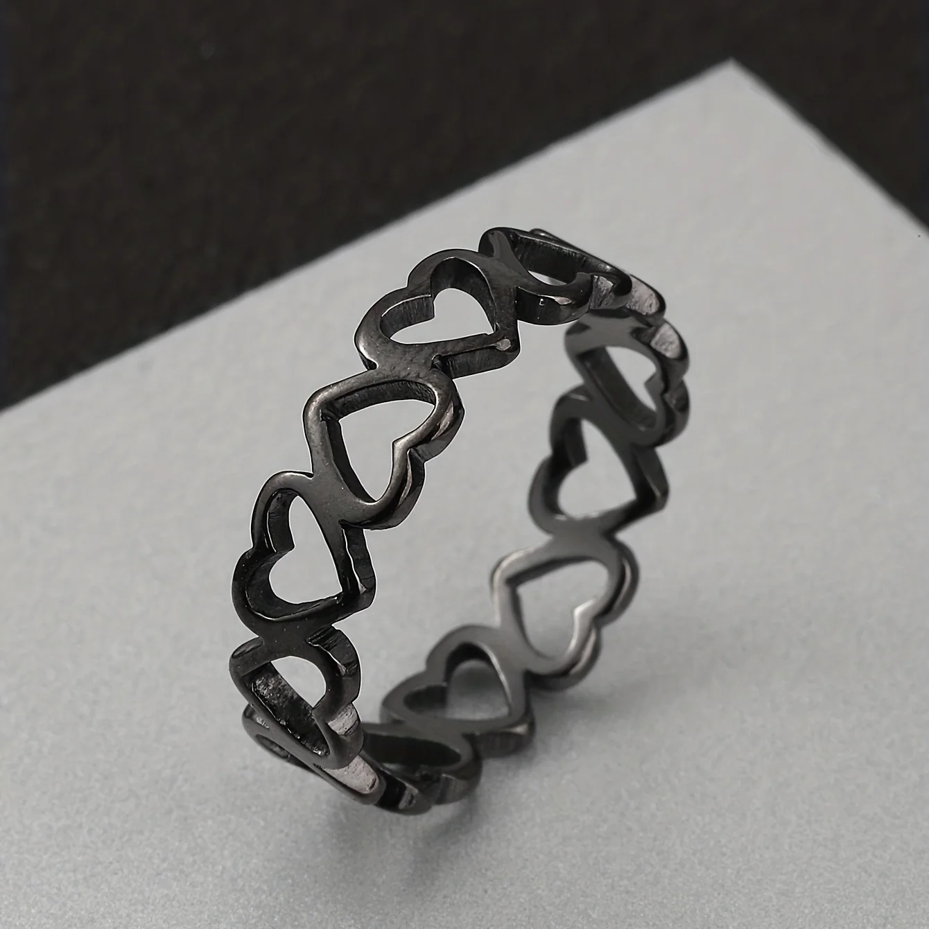 حلقة مطلية بالذهب عيار 18 قيراط من الفولاذ المقاوم للصدأ على شكل قلب ، تصميم قطع أنيق ، غير مسببة للحساسية ، مثالية للارتداء اليومي #1