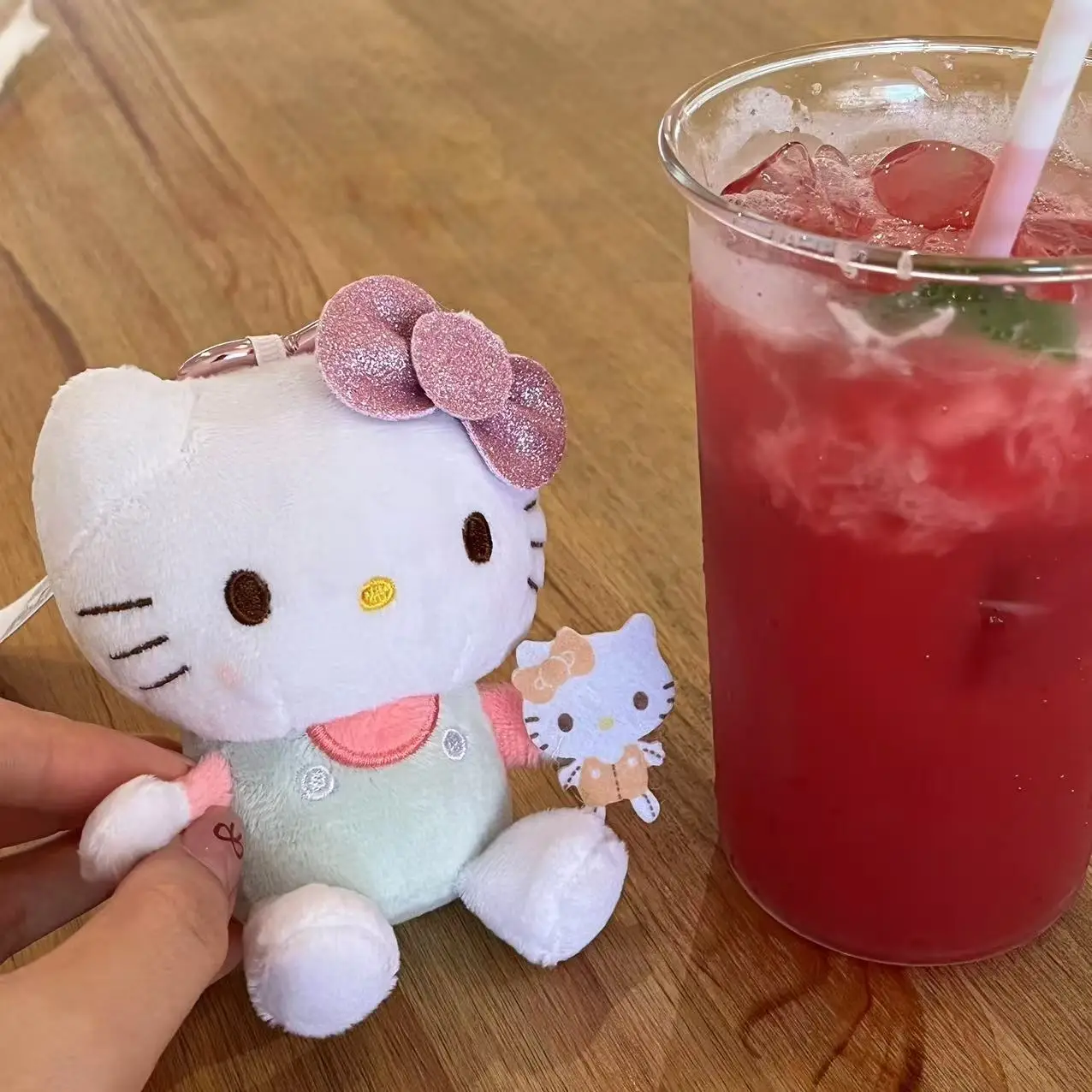 Hello Kitty Sanrio Cute Hold Kt Cat Doll Kawaii Plush Periphery Lovely Toy Fluffy Stuffed Keychain Pendant Schoolbag Decoration