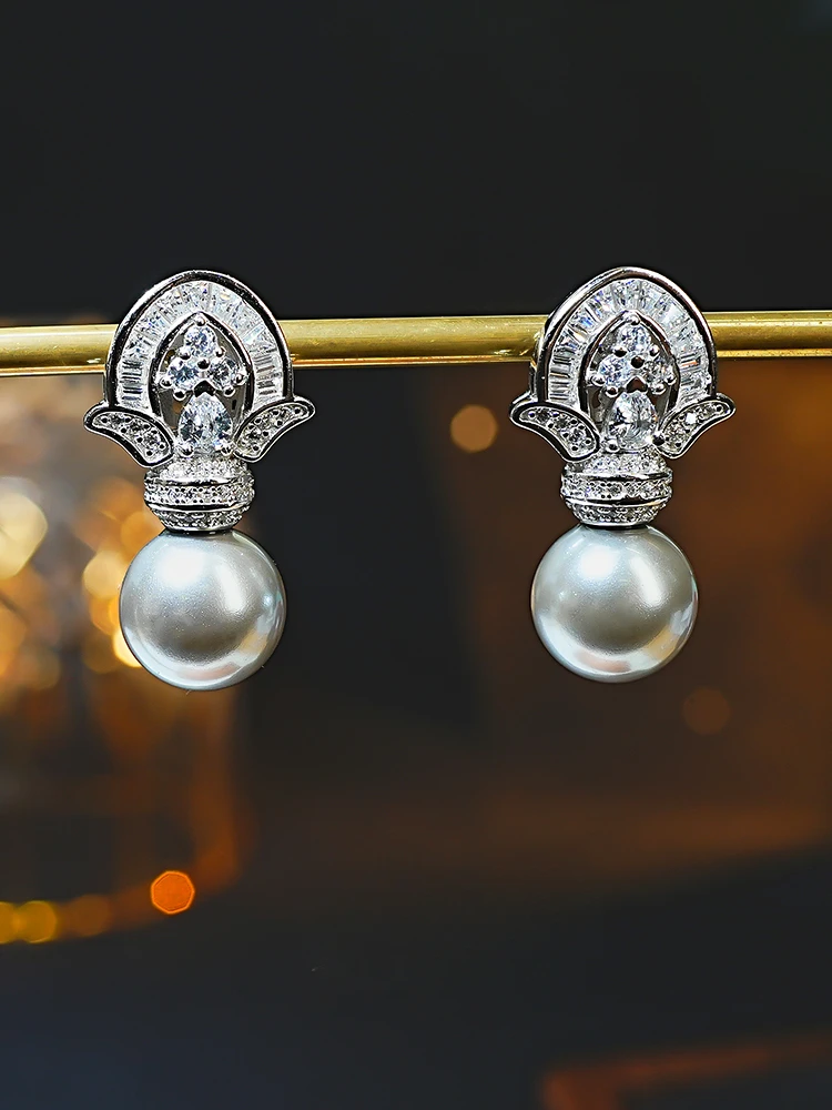 

Grey Fritillaria Pearl Crown 925 Silver Ear Studs Inlaid with High Carbon Diamonds, Light Luxury, Versatile, and Elegant