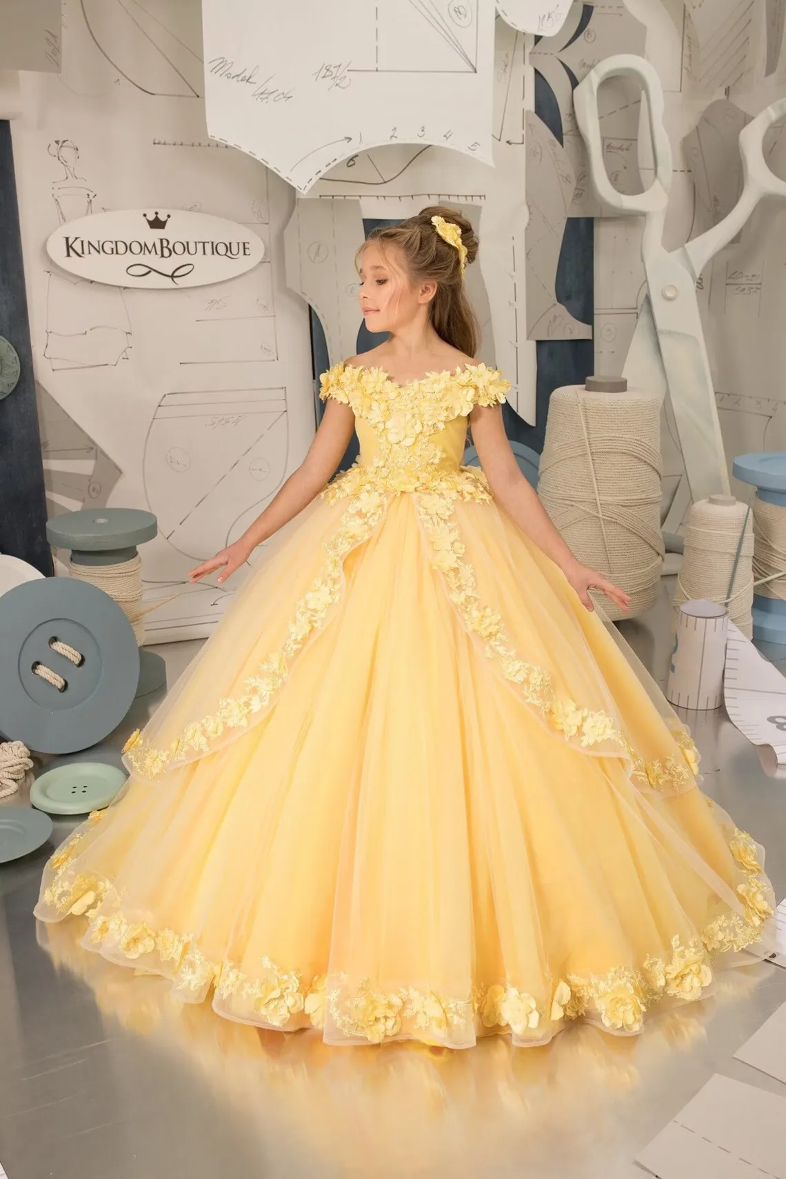 Customized Off Shoulder Flower Girl Dresses Tulle Lace Fancy Yellow Wedding Dress First Communion Gowns Junior Bridesmaid Dress
