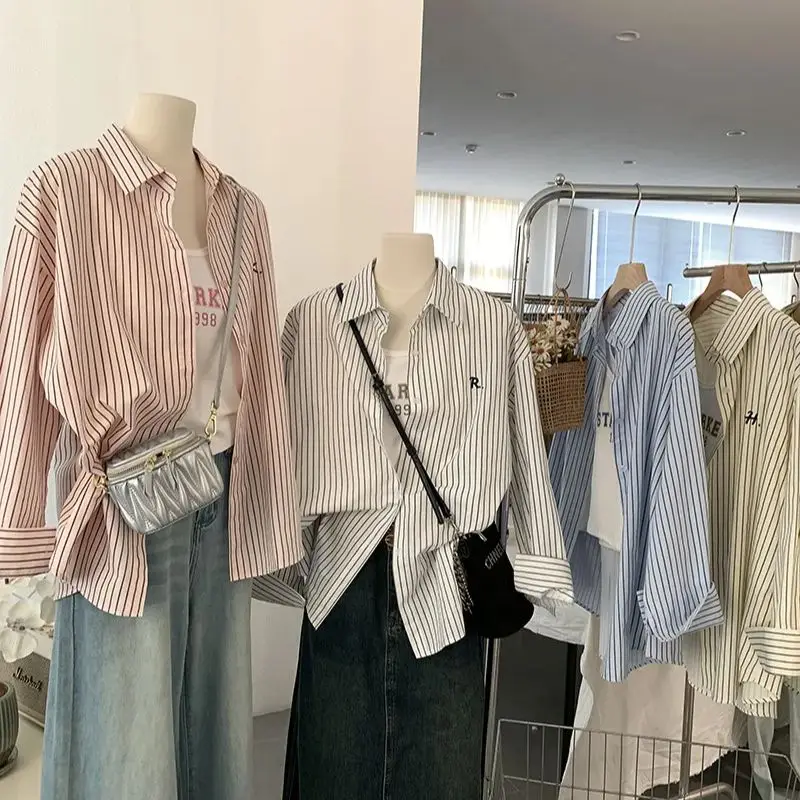 

Embroidered letter striped lapel long sleeve mid-length shirt + letter vest two-piece top