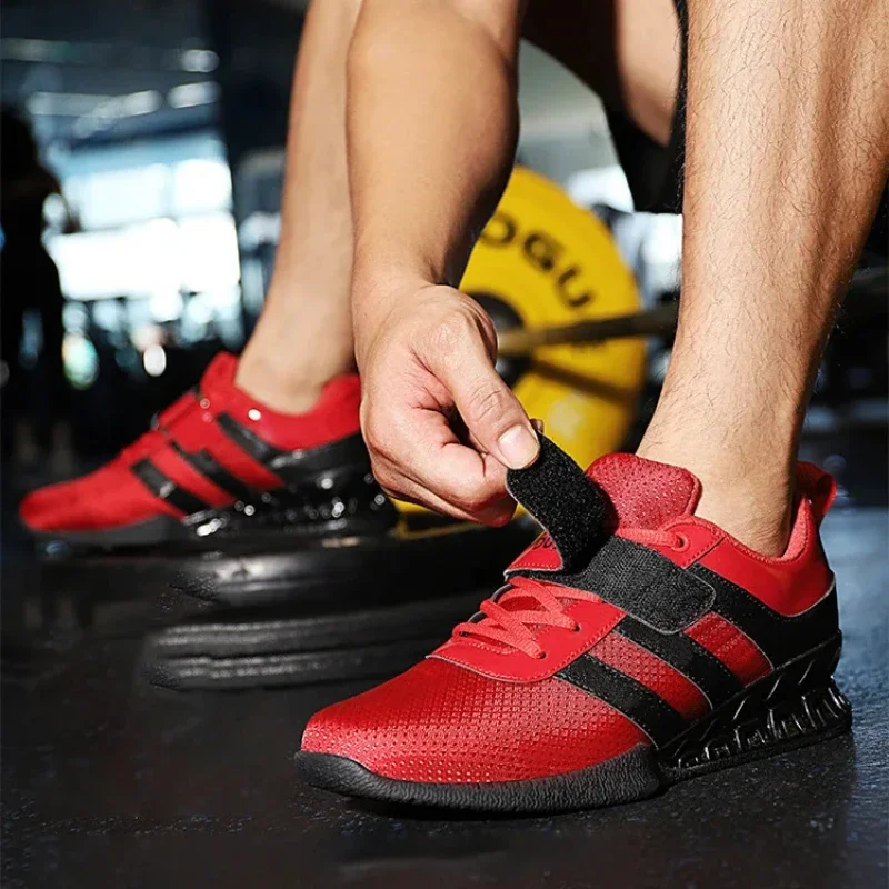 Popular Men\'s Weightlifting Shoes Hook and Loop Gym Comprehensive Training Shoes Balance Shoes Strength Weightlifting Shoes 3cm