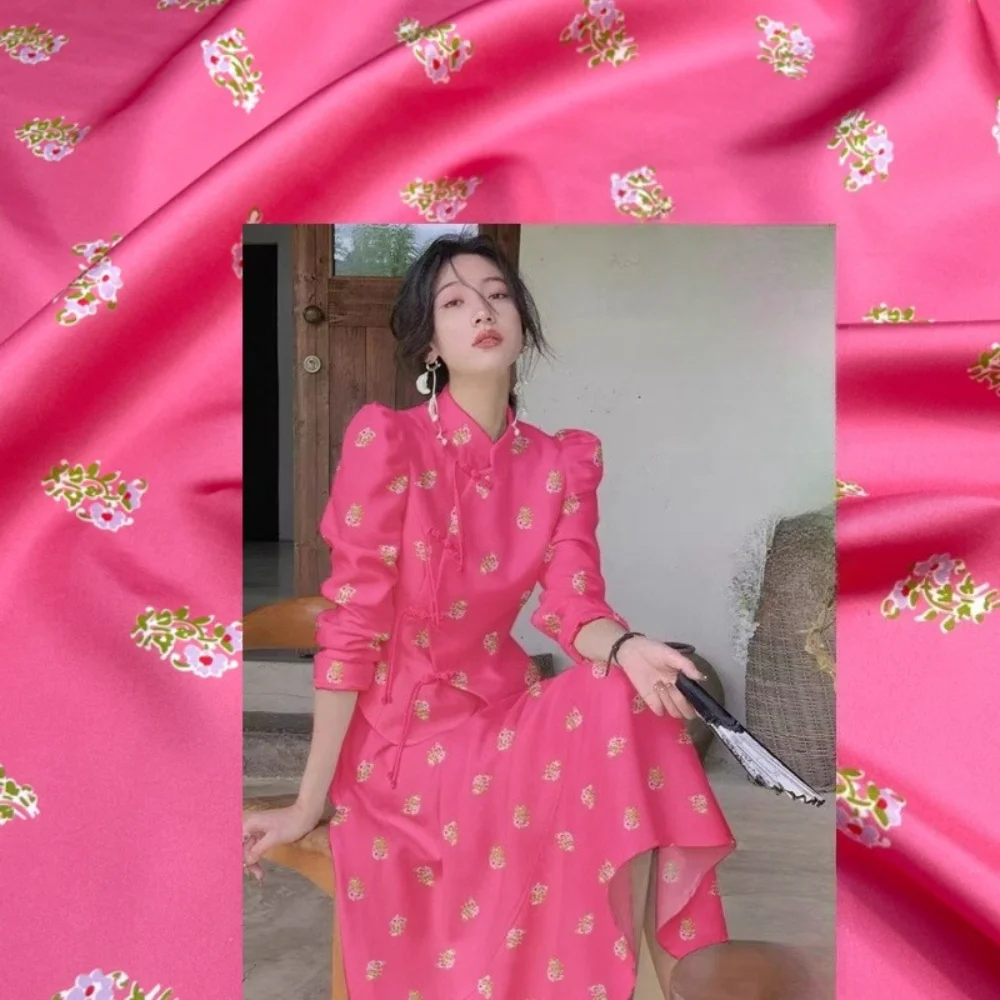 

Шелковая саржевая ткань Розово-красная с принтом окрашенных цветов Весенне-осенний костюм Рубашка Интимный дизайнер DIY Швейные ткани по метрам