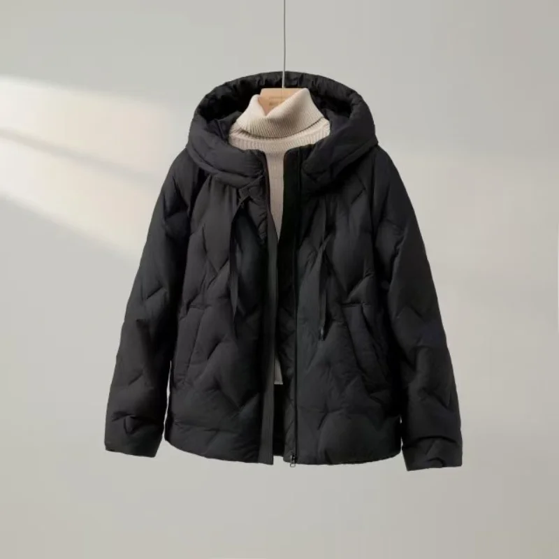 المرأة قصيرة أسفل سترة 2025 شتاء جديد وصول المألوف سميكة المتضخم مقنعين معطف منتفخ ملابس خارجية دافئة العصرية