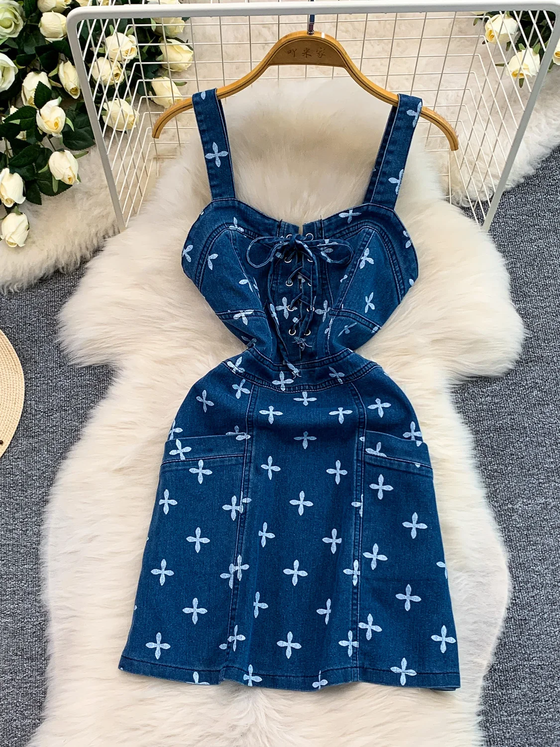 

Модное джинсовое платье-халтер с цветочным принтом, женское, новое, праздничный стиль, с поясом, облегающее, с завышенной талией, весна-лето