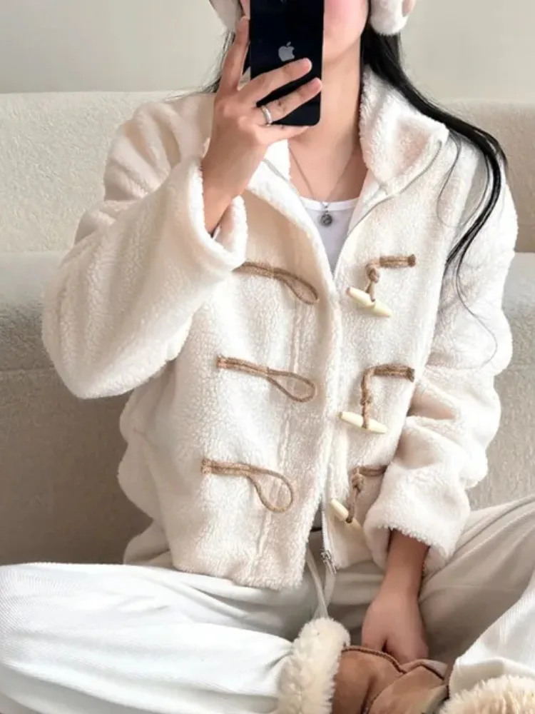 Elegancki zimowy płaszcz damski z bawełny i futra jagnięcego, ciepły, wygodny, z imitacją skóry, futra owczego, aksamitu, zapinany na guziki.