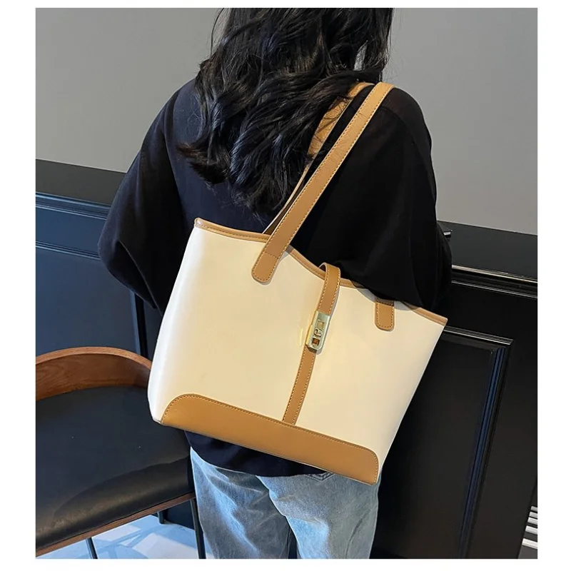 

Luxury Ladies Crossbody-Bag Made Of Fine Leather Boasting High-End Paris Vintage Neat Spacious Daily Style​