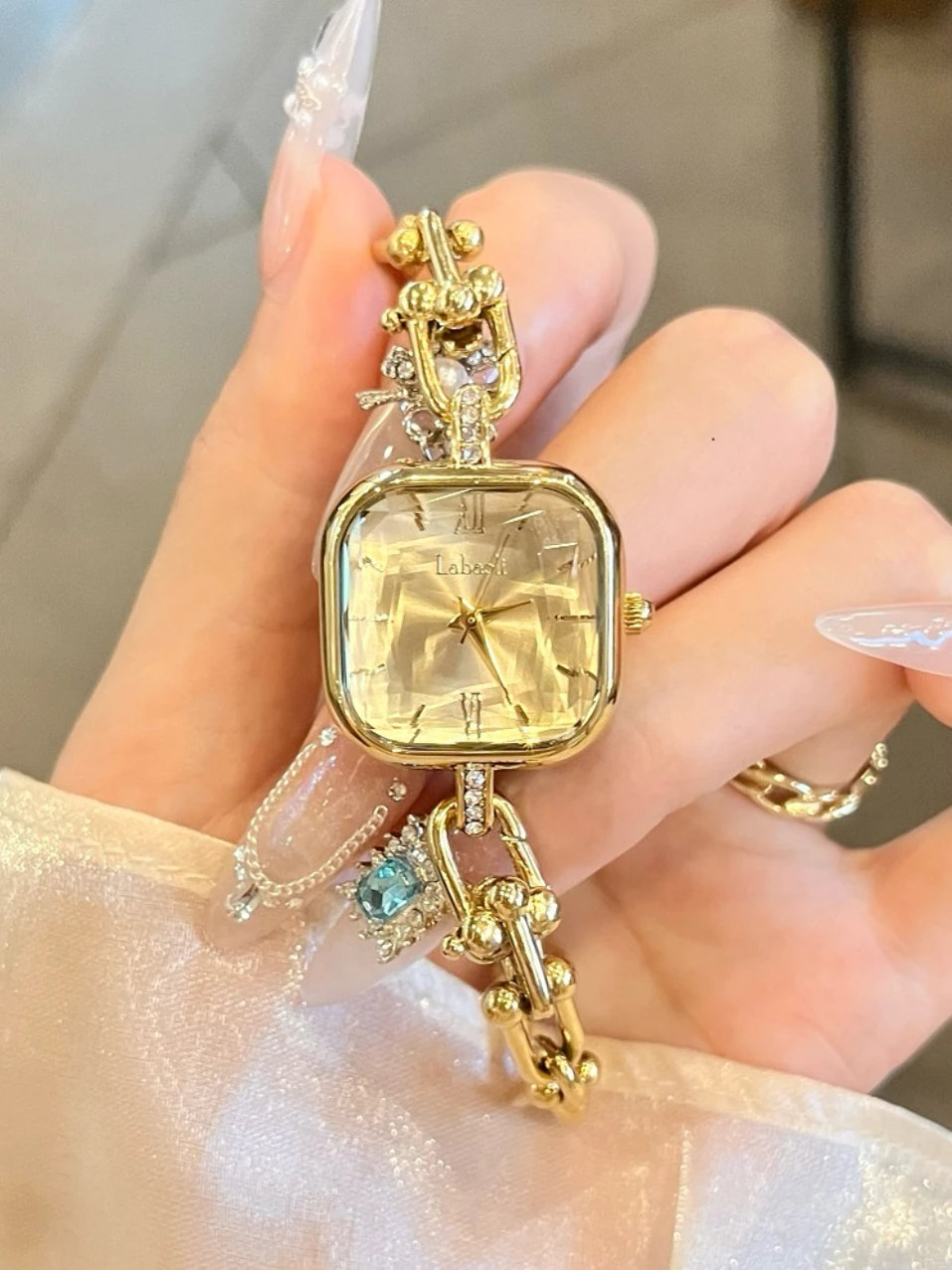 

Elegant Women'S Wristwatch A Sophisticated Square Bracelet Watch, A Fashionable And Trendy Women'S Wristwatch, A Gift For Women.