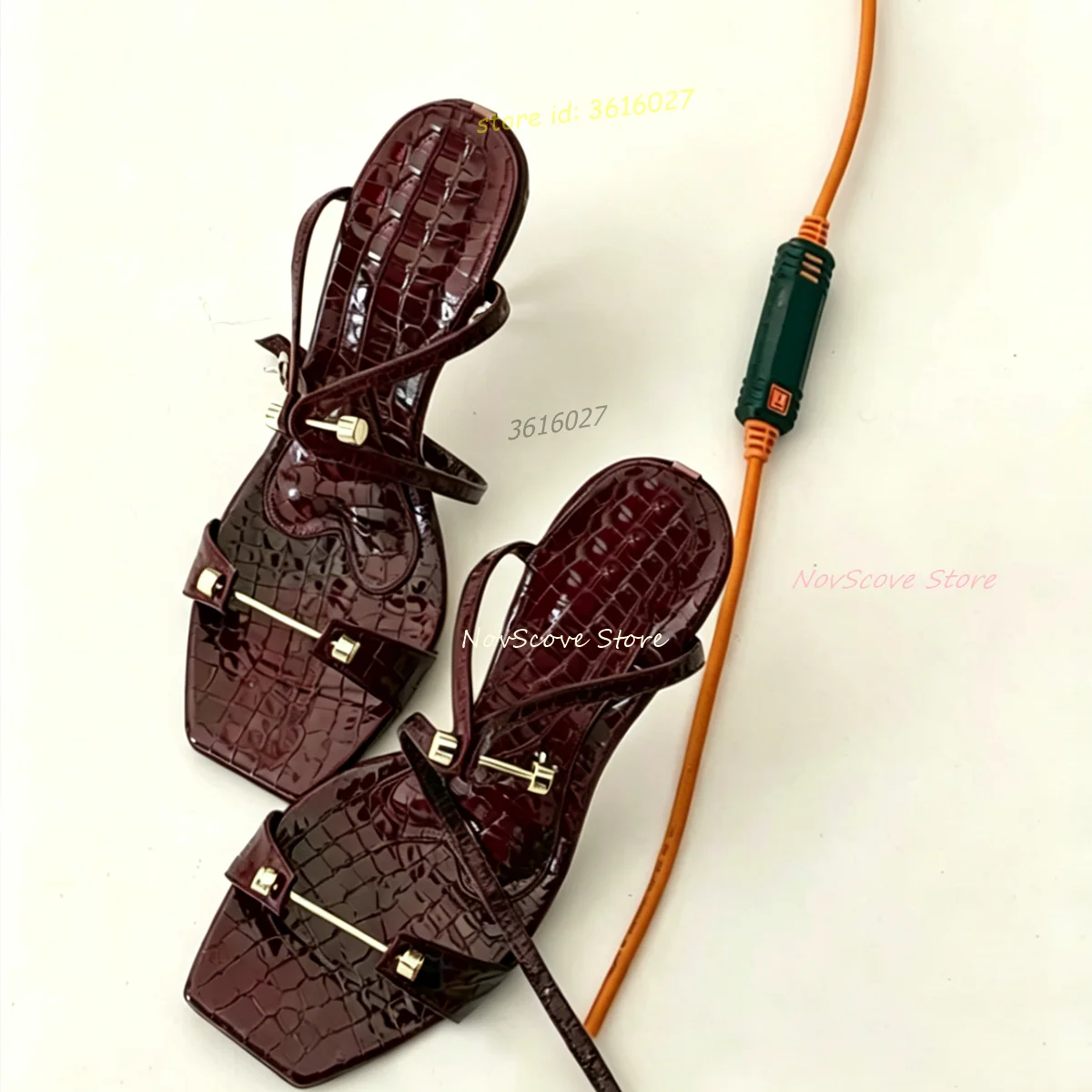 Sandalias de tacón de aguja con punta abierta color borgoña, decoración de uñas, tiras en el tobillo, punta cuadrada, patrón de serpiente, de cuero, sexys, para fiesta, para mujer