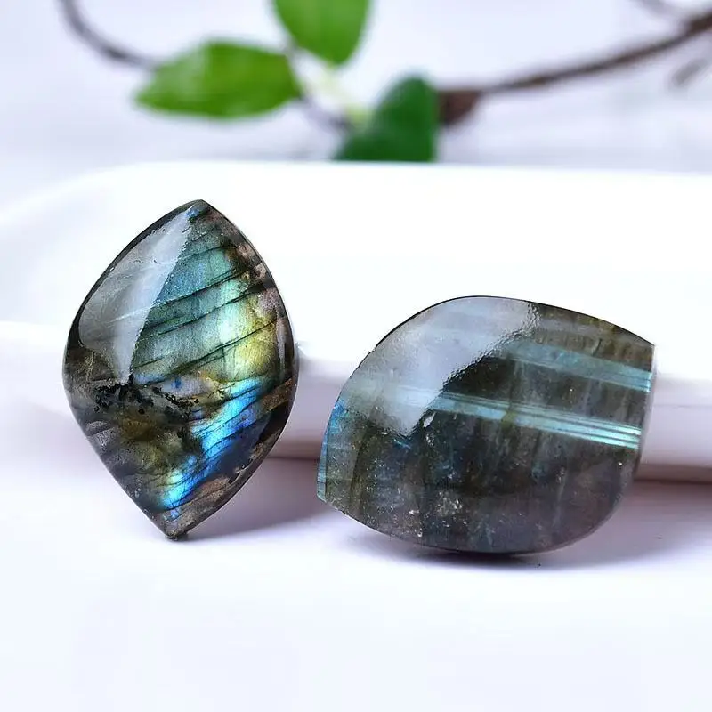 Manufacturers direct natural crystal raw stone pull feldspar devil's eye moonstone play blue moondrop pendant