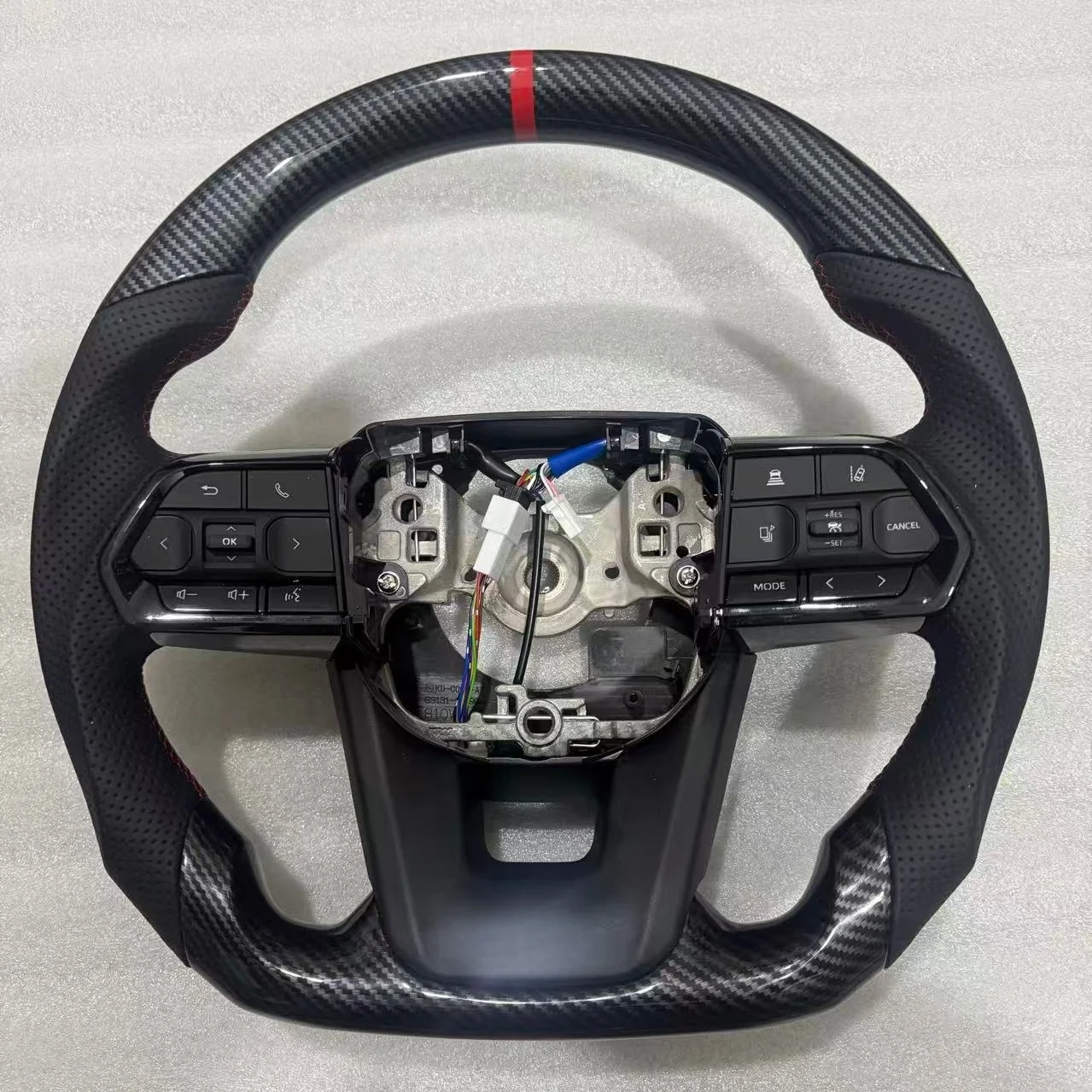 In Stock for Toyota Carbon Fiber Leather Steering Wheel Hiace Rav 4 Innova Crown 2001 Vitz Lc100 sienna Voxy highlander Mark X view 3