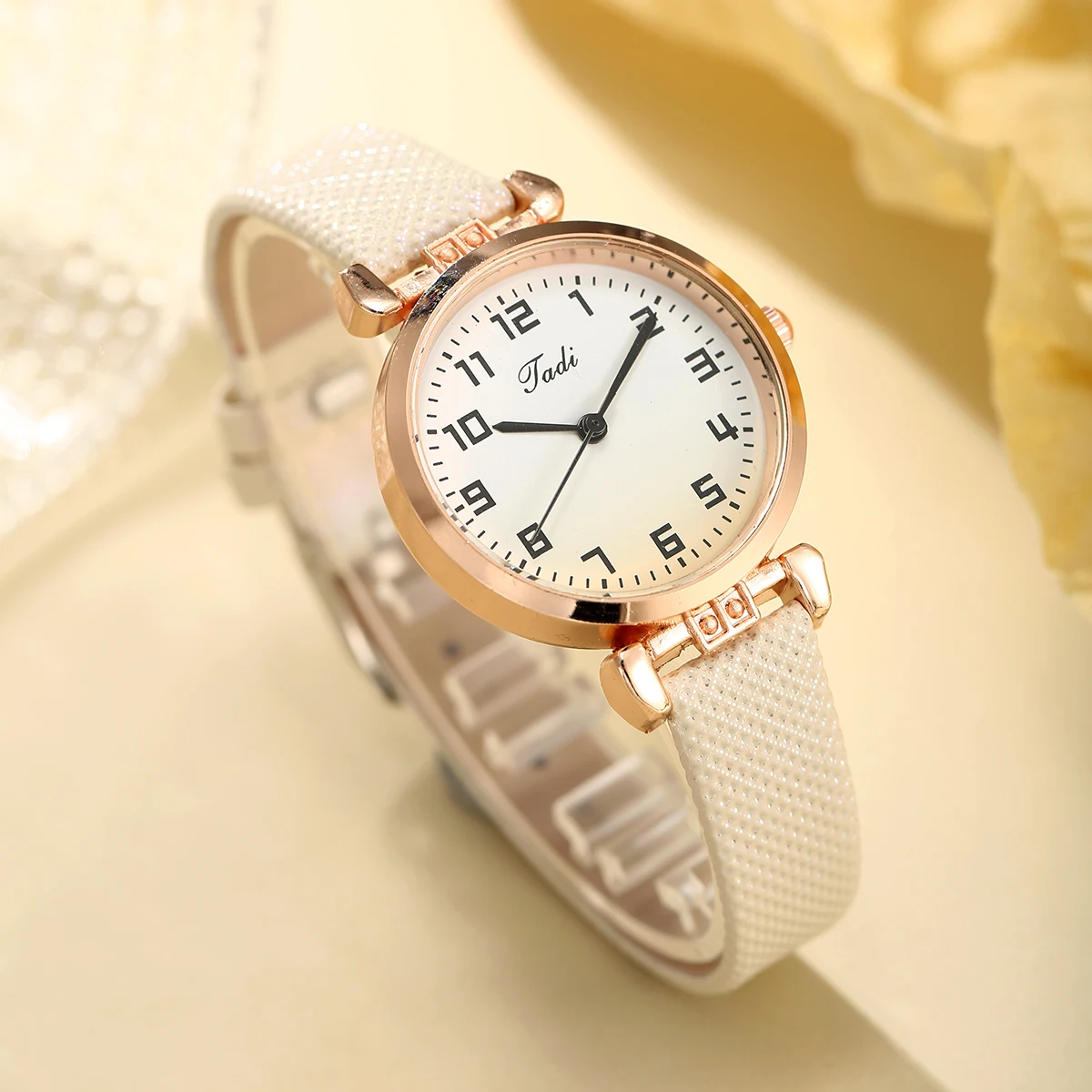 Women Watches Fashion Cute and versatile Leather Band Watch For Women Ladies Quartz Wristwatches Female Clock