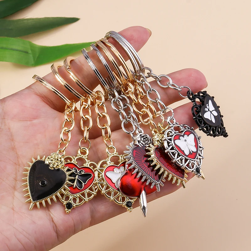 Aihua Gothic Red Evil Eye Hearts Brelok do kluczy Steampunk Butterfly Heart Charm Brelok do kluczy dla kobiet Mężczyźni Wampir Vintage Biżuteria imprezowa