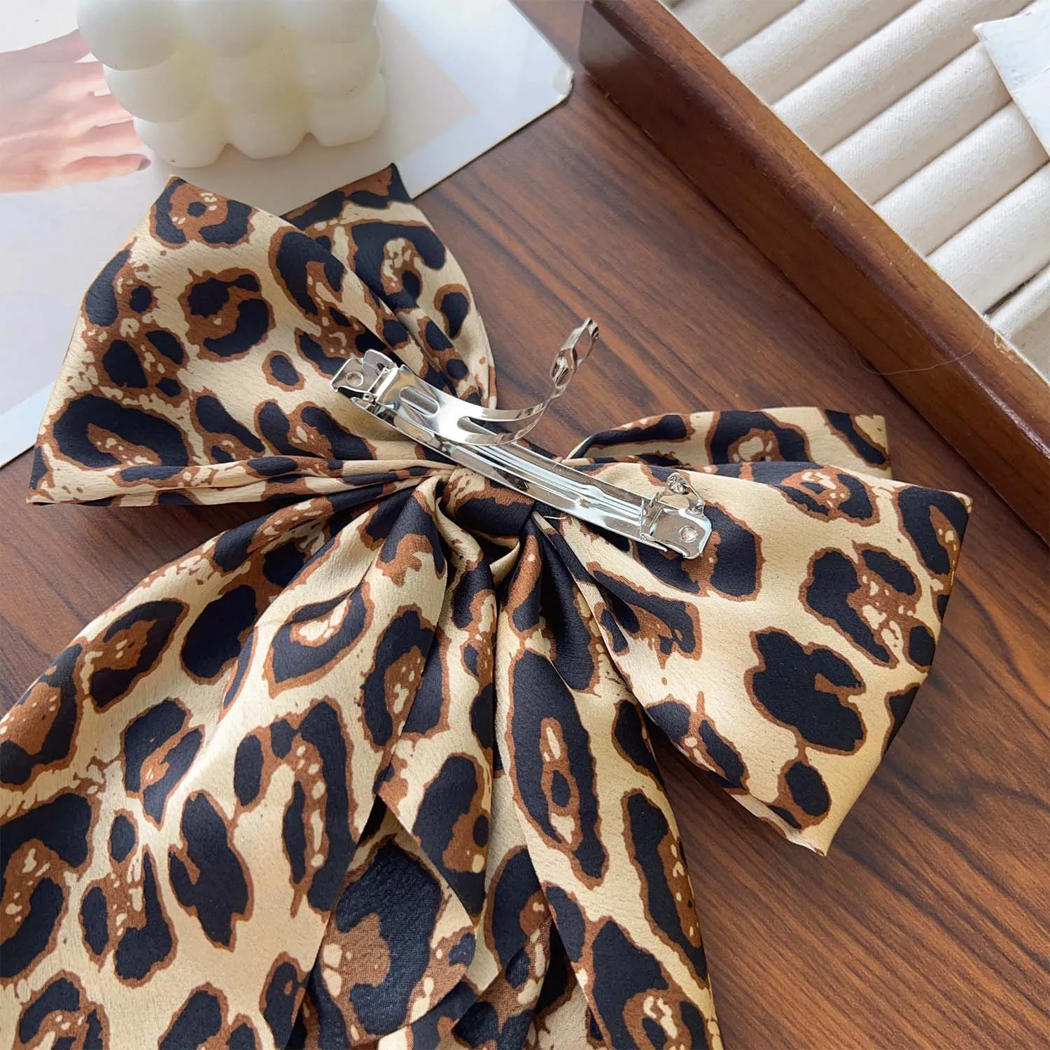 Fashionable Leopard Print Ribbon Bow Hair Clips Vintage Elegant for Women Girls Hair Accessories for Party Holiday Hairstyles