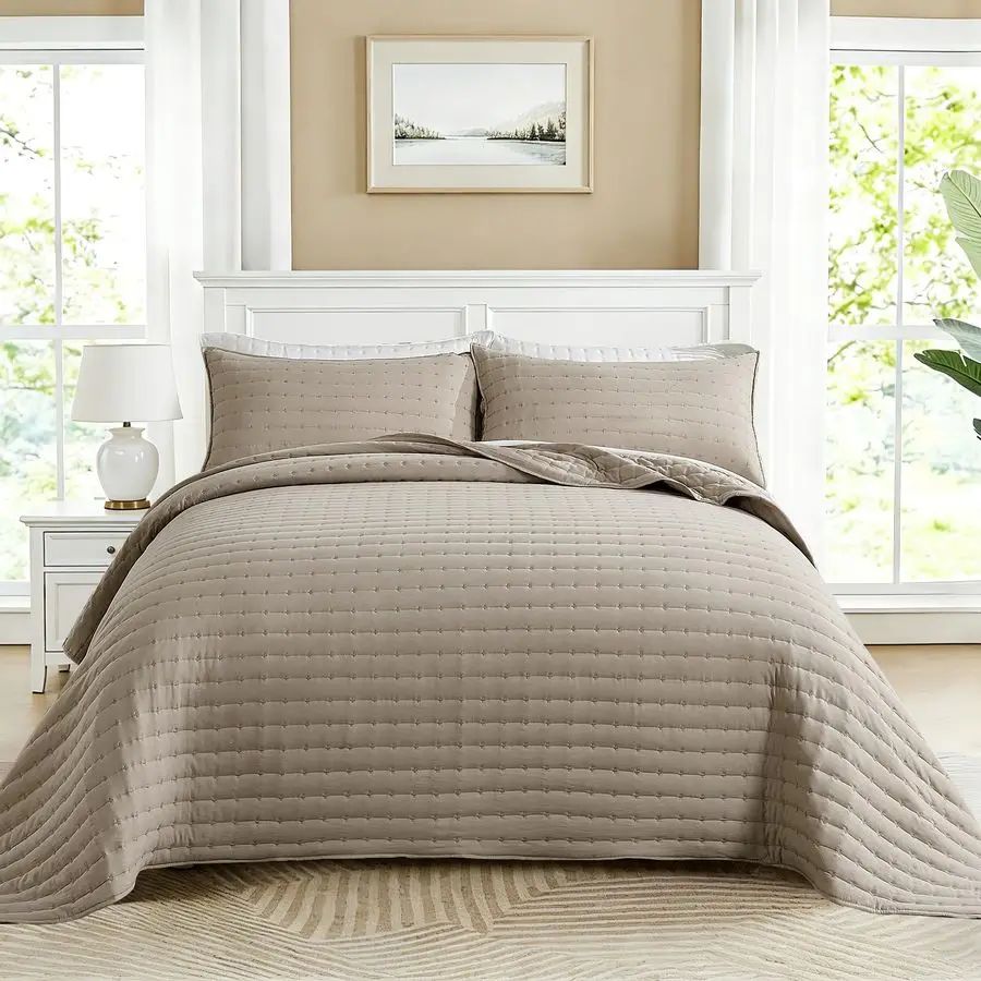 

Комплекты постельного белья: стеганое покрывало King Size (3 предмета, 128x120 см) с наволочками, легкое покрывало-плед цвета хаки с вышивкой крестиком