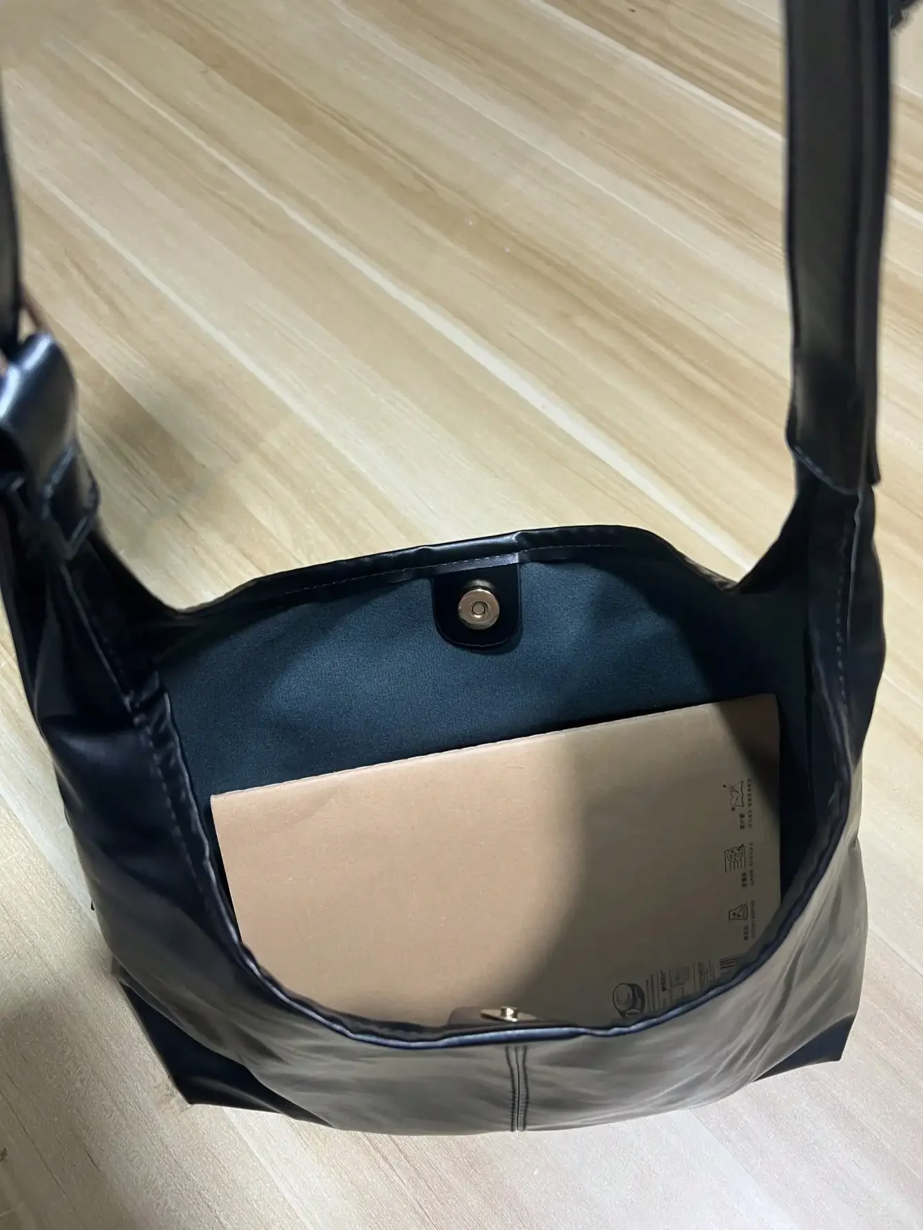Vintage-Umhängetasche mit großem Fassungsvermögen für Damen mit weicher, solider Umhängetasche – Detail 8