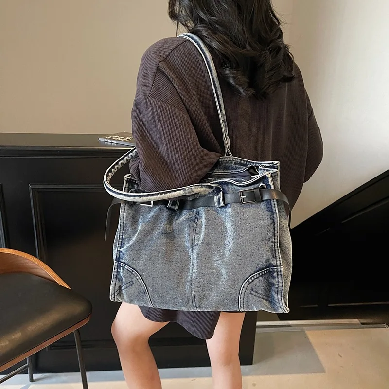 

Stylish Denim Tote Bag - Large Capacity Shoulder Purse for Women, Fashionable Underarm Hobo for Work & Daily Carry