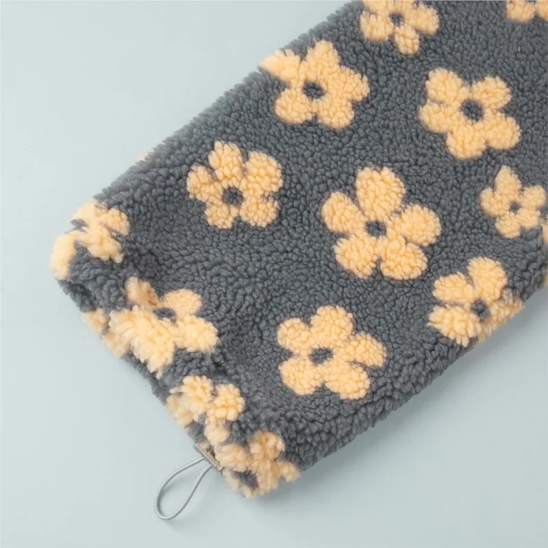 سترة نسائية بغطاء للرأس من جلد الخراف مُزينة بالزهور على الموضة لعام 2025 بأكمام كاملة وجيب وسحّاب ملابس فضفاضة مناسبة للخريف ملابس عطلة أنيقة للسيدات #5