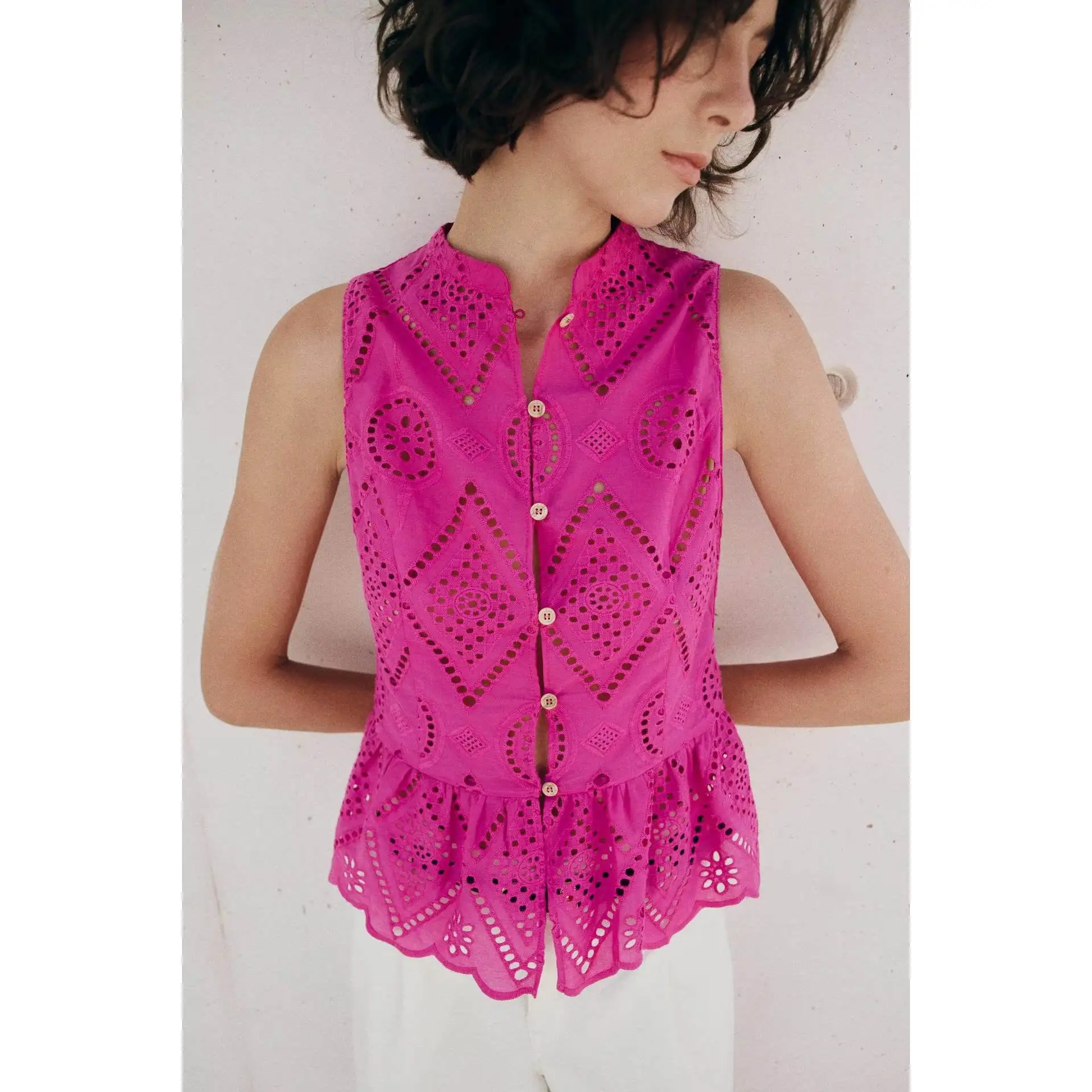 Fashionable Embroidered Hollow out Nine-Quarter Short Skirt Style Top Women's T-shirt Standard Fit Polyester Fabric Sleeveless