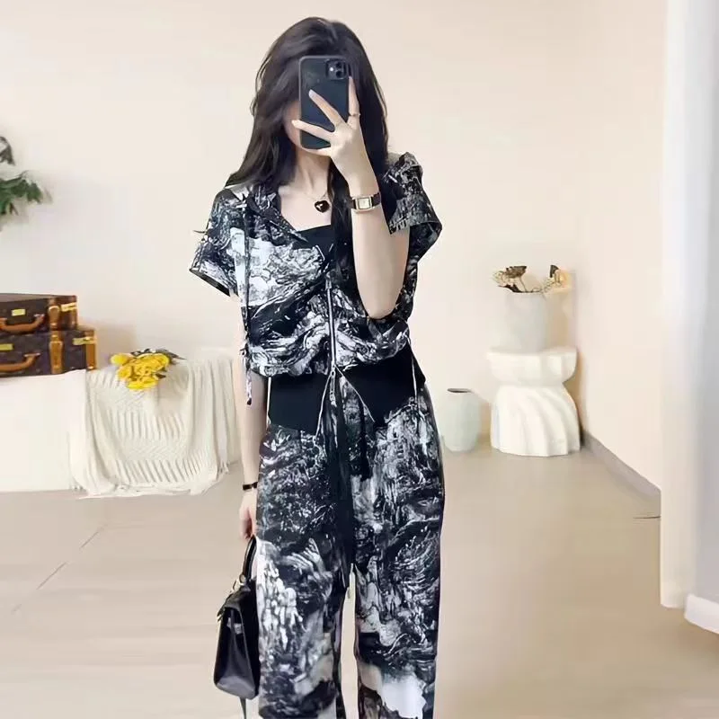 Casual Sports Fashion Set for Women's Summer 2025 New Black and White Cardigan, Short Sleeved Pants, Two-piece Set Pant Sets