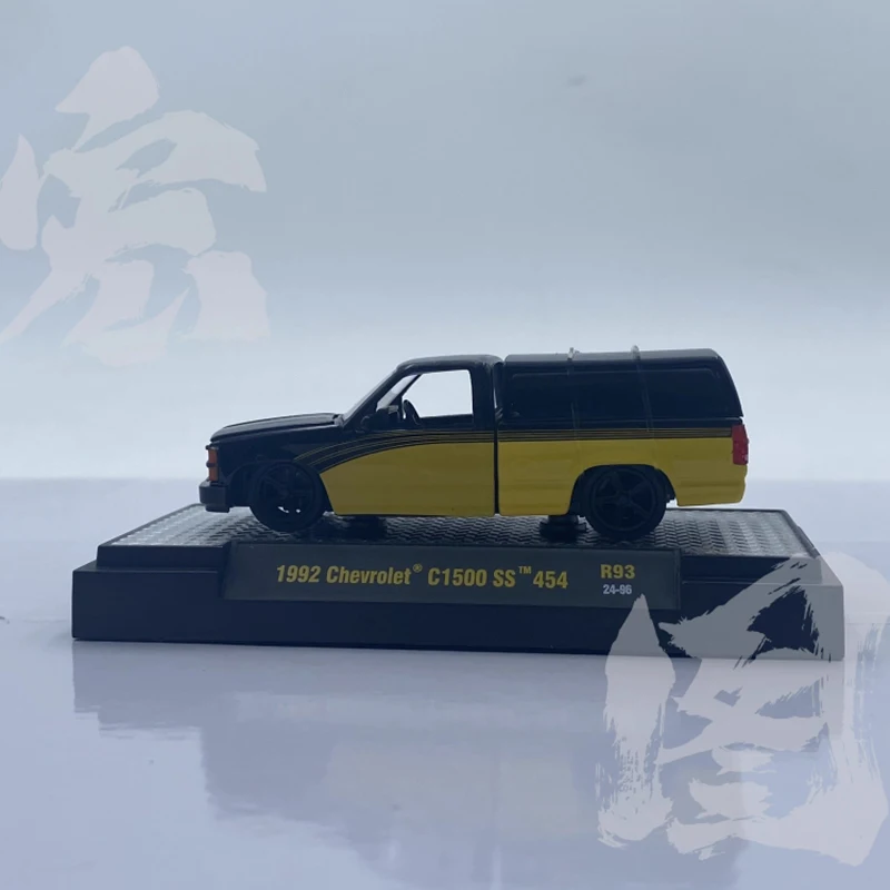 M2 Machines 1:64 Scale 1992 C1500 SS 454 Alloy Model Car Classic Adult Souvenir Gift Static Display