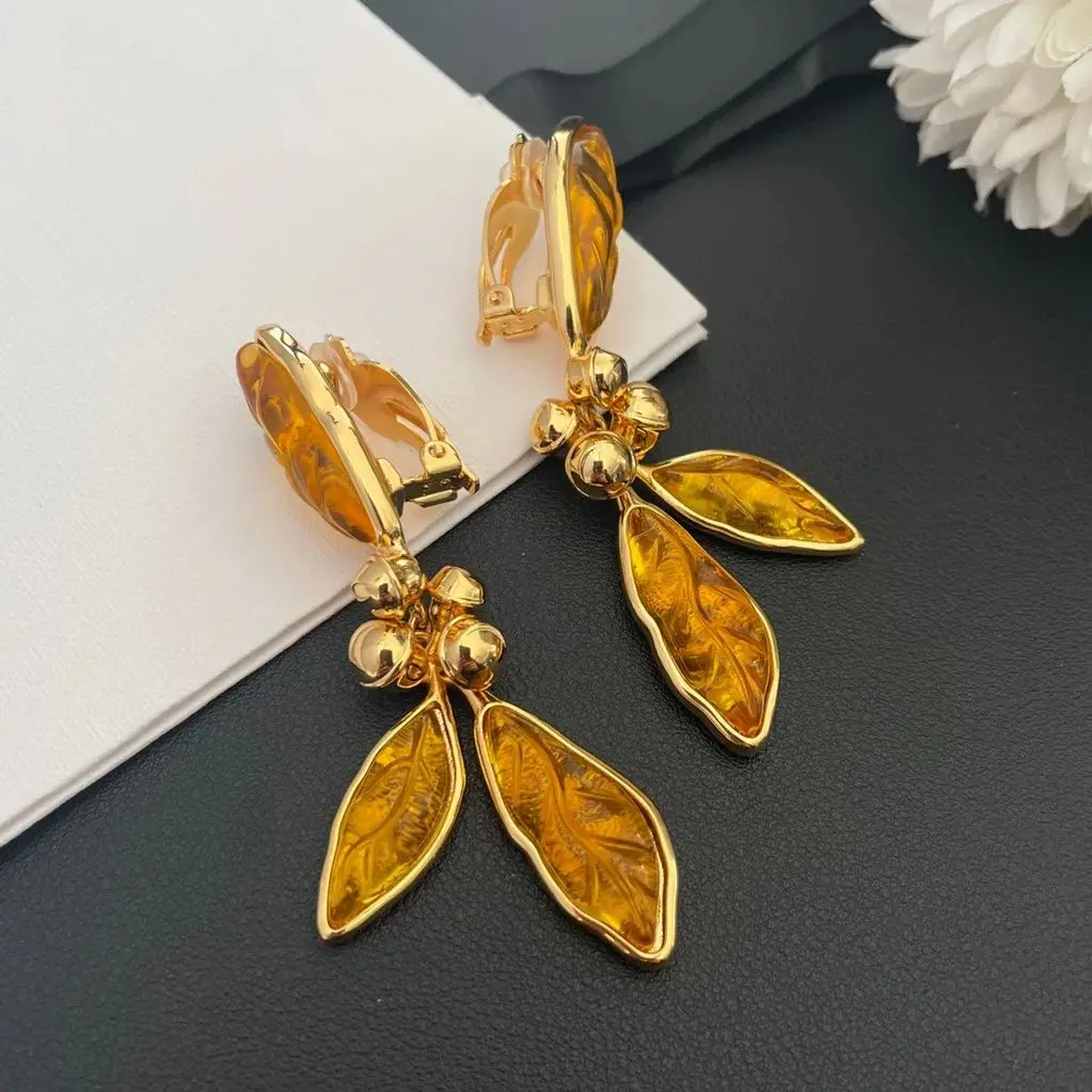 Earrings Light Luxury Fashion Retro Simple Maple Leaf Ear Clip For Women Aretes De Mujer Pendientes Boucle D’Oreille Orecchini