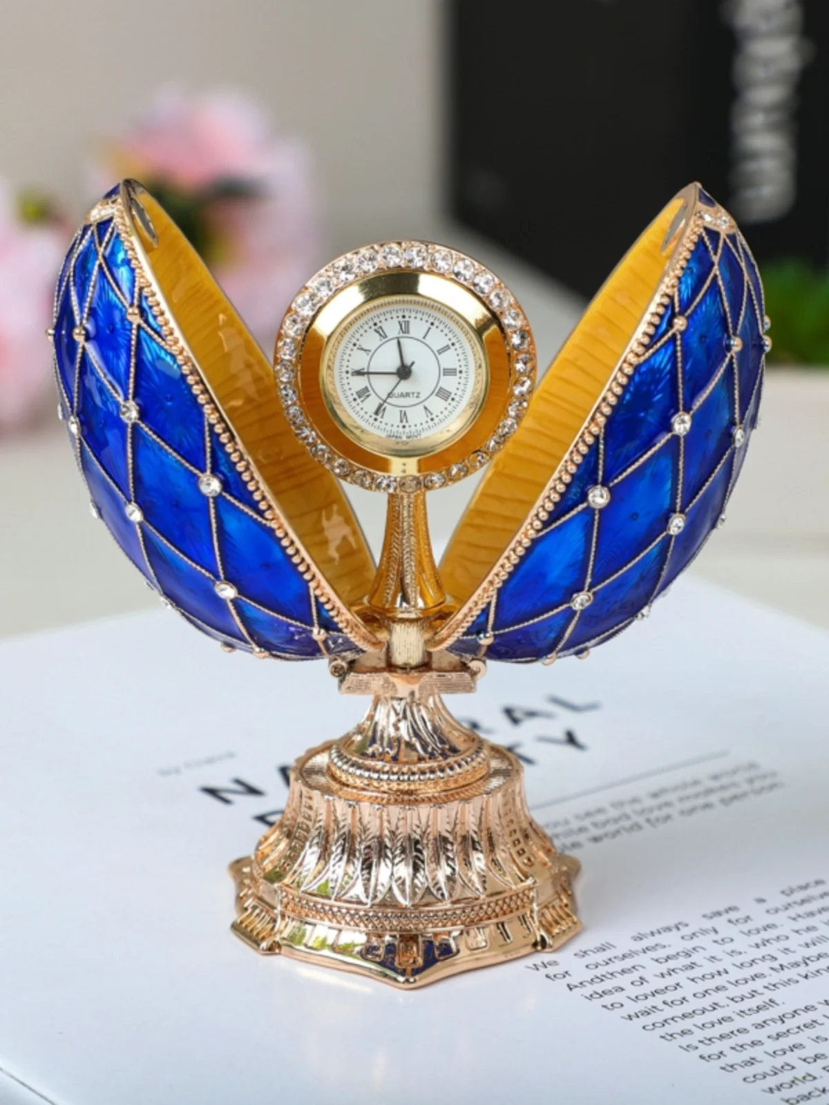 

Business gifts, Russian Easter eggs, Czech diamonds, clocks, creative home decorations, and ornaments