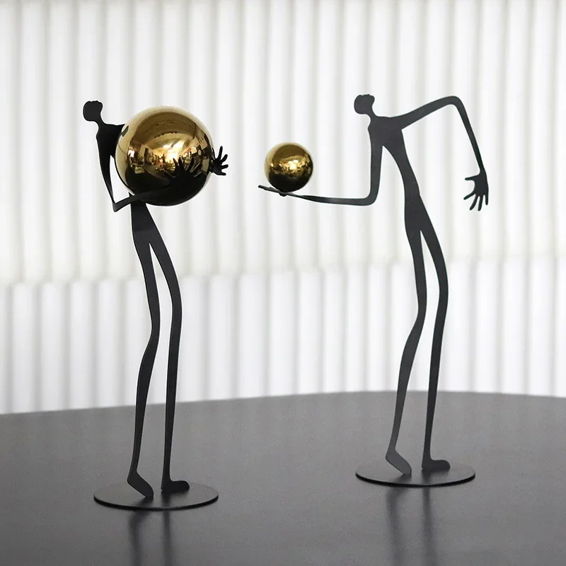 

Металлическая ручная абстрактная портретная скульптура, золотой шар, обнимающая фигурка, металлический орнамент, металлическая фигурка, аксессуары для украшения дома