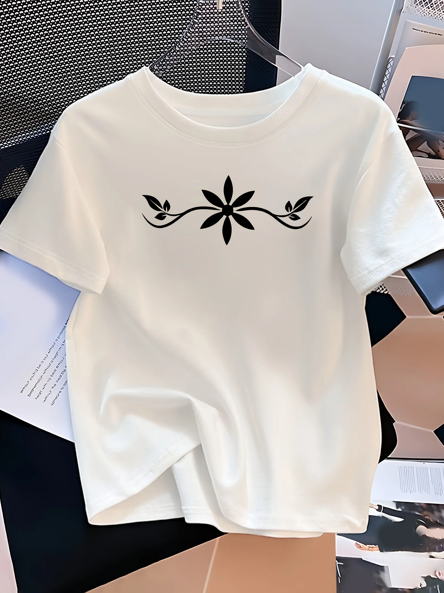 

Women's Casual Elegant Floral Print T-Shirt Crew Neck Soft Spring Summer Season Everyday T-Shirt Floral Print Top Comfortable