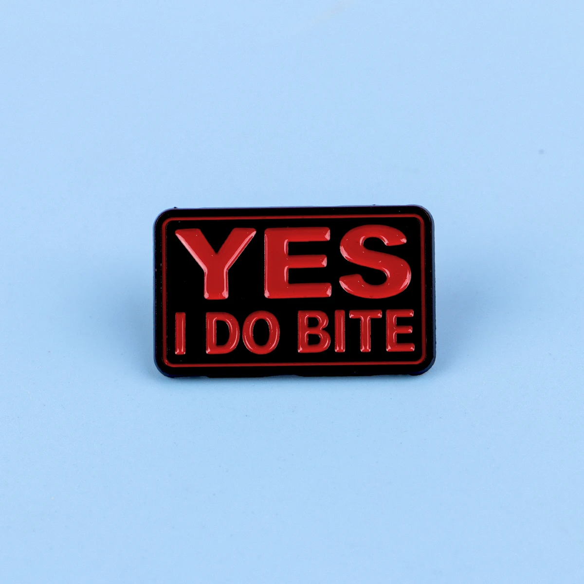 YES I DO BITE Emaille-Anstecknadel, lustige Brosche, Anstecknadeln, Abzeichen für Rucksack, Kleidung, Accessoires, Modeschmuck, Geschenke für Freunde – Detail 4