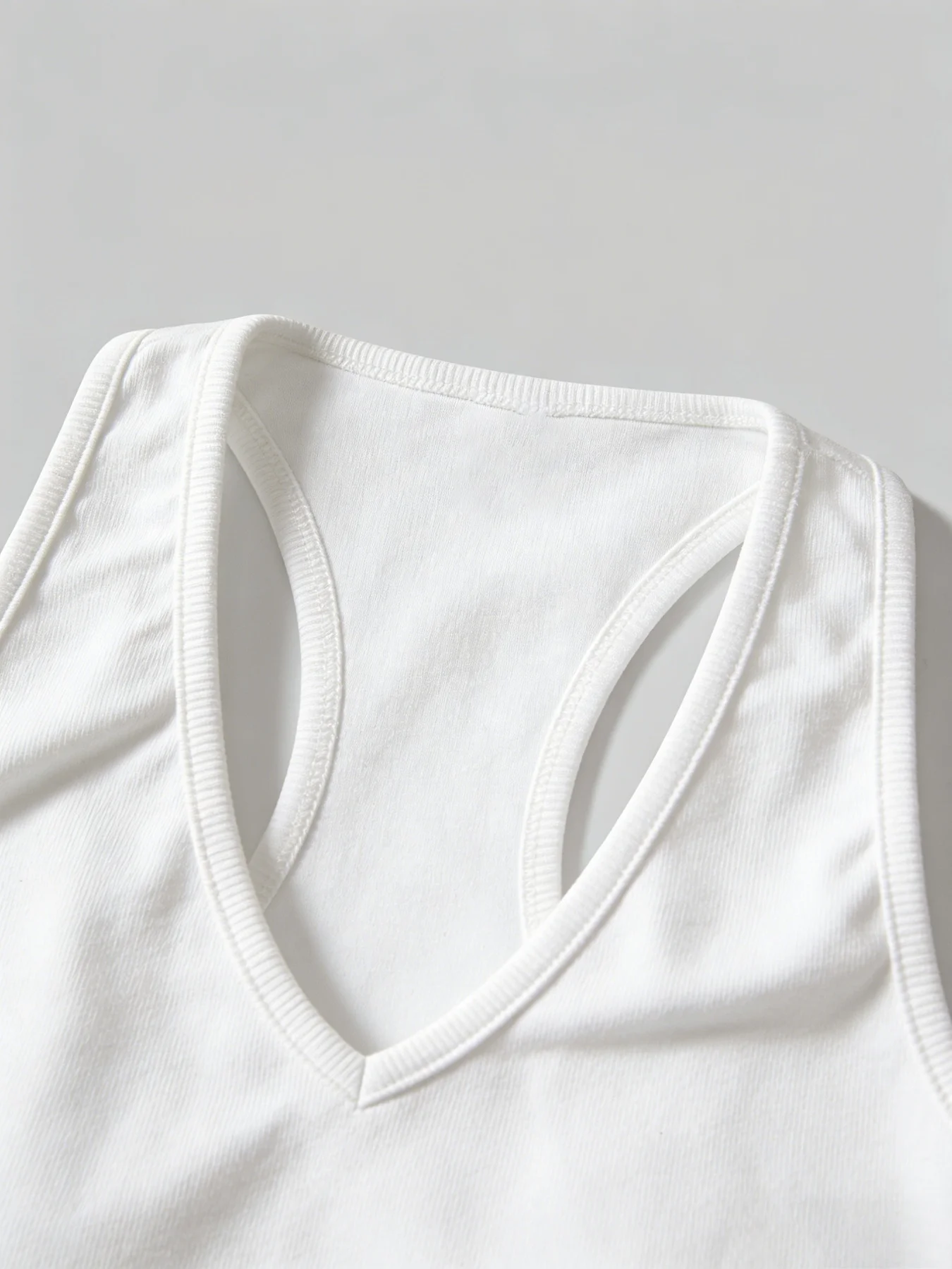 3-teiliges Damen-Set: Lässiges, elegantes, einfarbiges, kurz geschnittenes, bauchfreies, ärmelloses V-Ausschnitt-Top, dreiteiliges Set – Detail 7