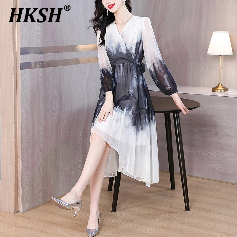 

HKSH Summer New Women Chic Fashion Elegant French Casual High Street Printed Pleated Bow Sash Waist Cinching V-neck Dress HK6186