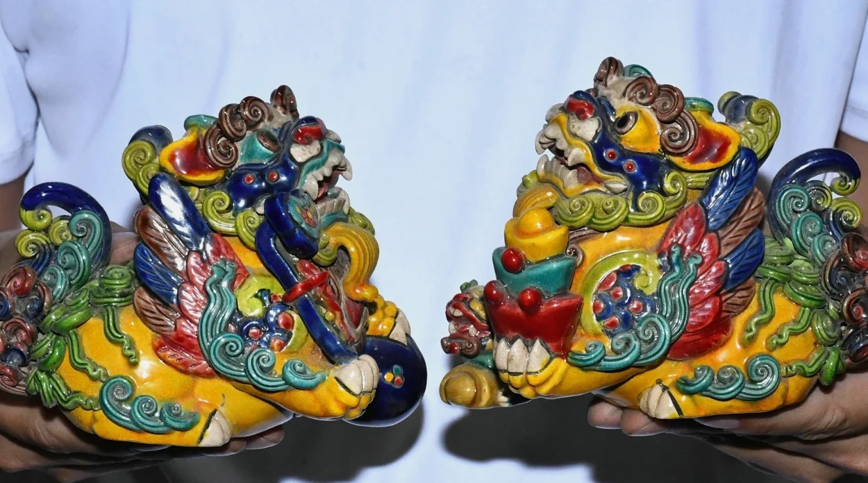6.3'' Old Chinese Dynasty Wucai Porcelain Foo Fu Dog Lion Play Ball Statue Pair