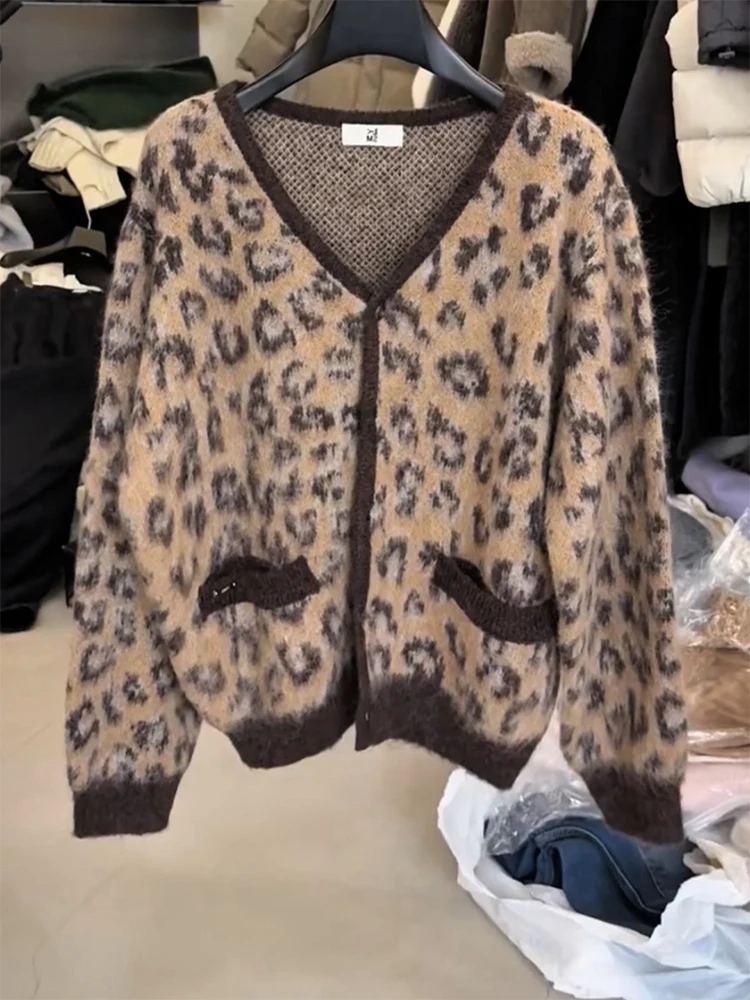 

Новинка: Женский кардиган оверсайз с V-образным вырезом и леопардовым принтом, вязаный, осенне-зимний, стройнящий, модель Camere