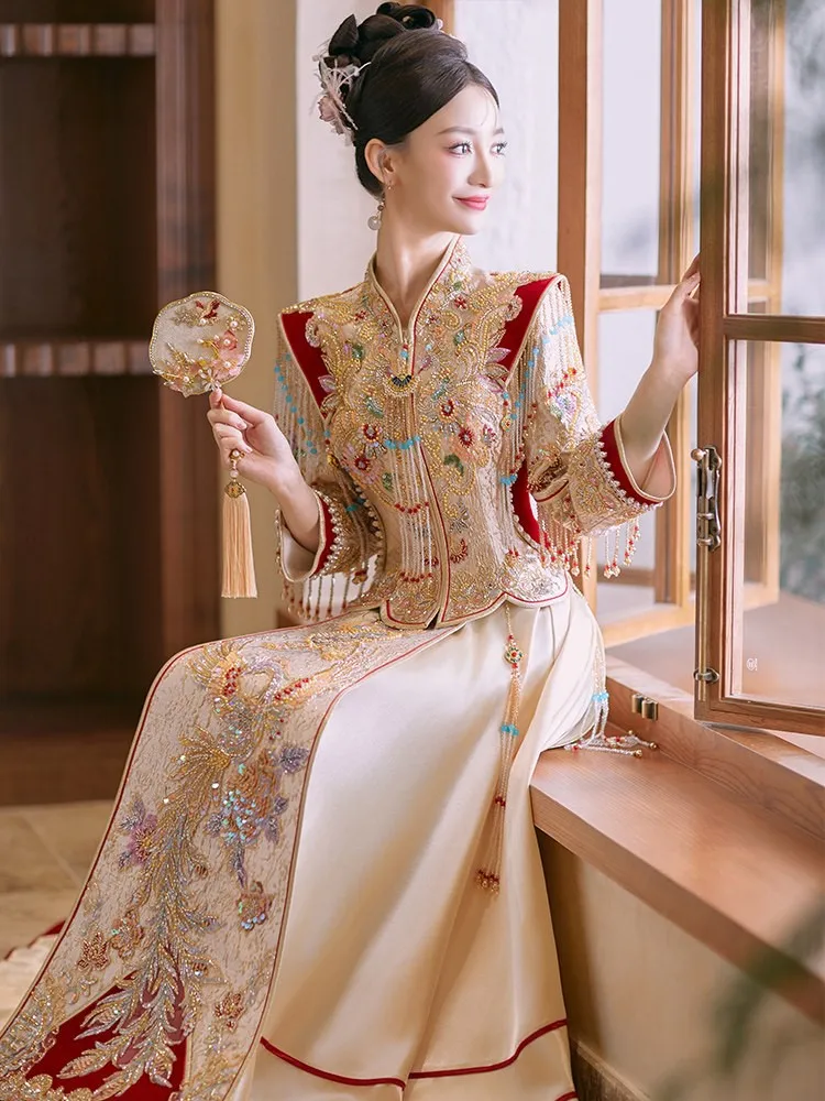 A new style of Chinese-style heavy industry champagne-colored dragon and phoenix for person
