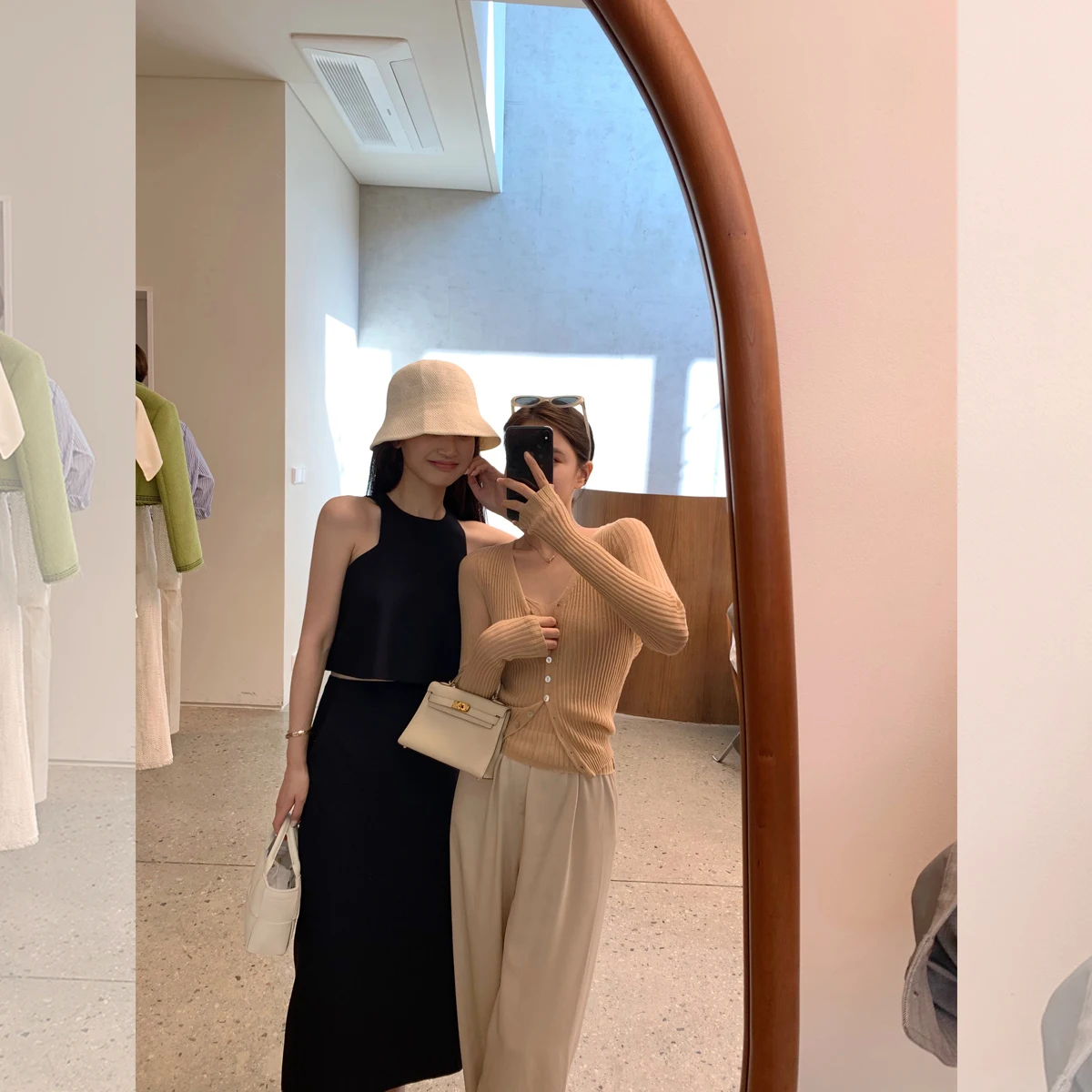 

Коврик Madofit, жилет с вырезом и юбкой, комплект с юбкой Ele Sister Loves to Wear, модный повседневный женский ансамбль