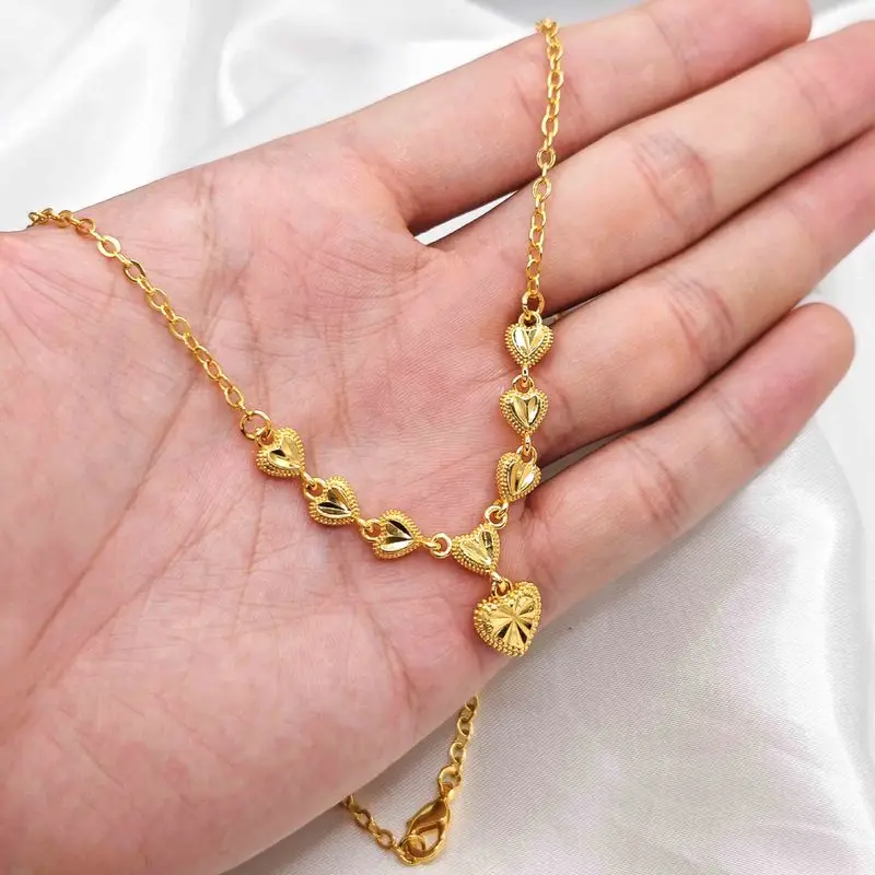Chic New Arrival Trendy 24K Gold Heart Necklace Unique Minimalist Design Light Luxury Premium Jewelry for Women