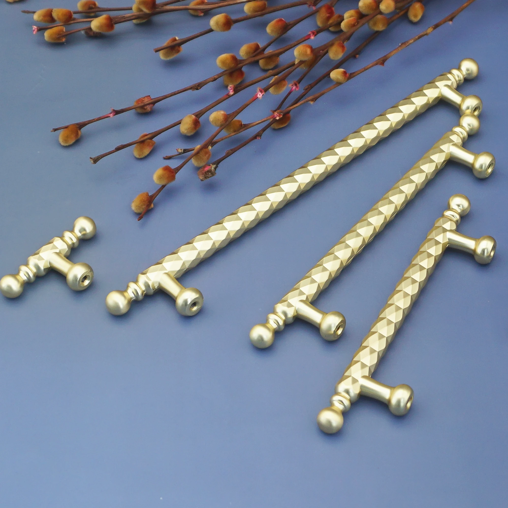 Metal Cabinet Handles and Knobs Gold Bedroom Dresser Wardrobe Pulls Kitchen Cupboard Door T Bar Knobs Modern Furniture Hardware