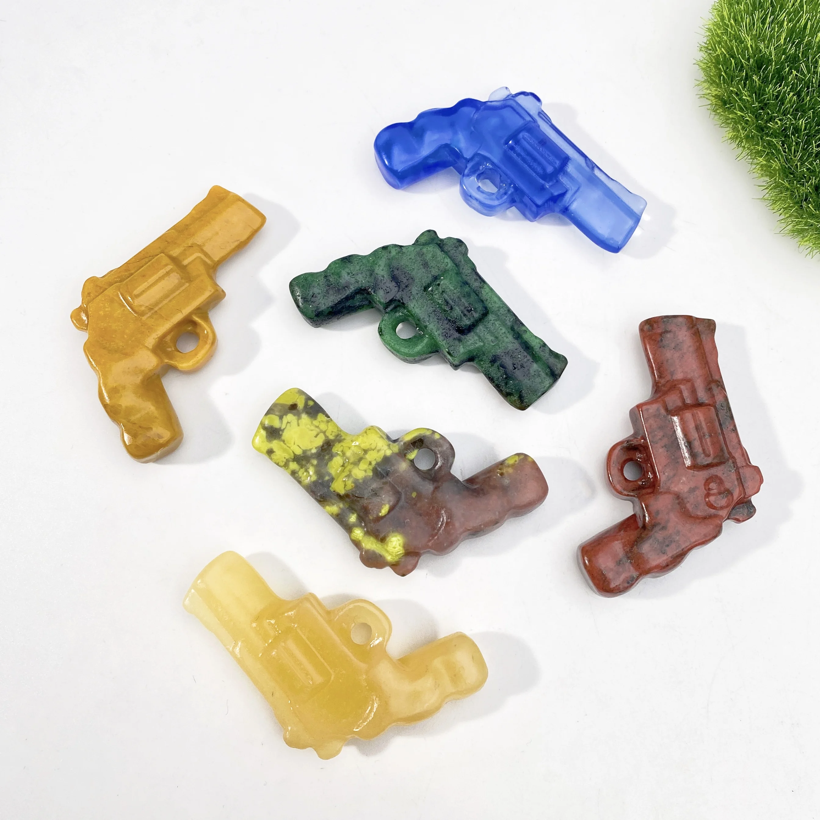 Random 1PC High Quality Natural Various Material Small Pistols,Birthday Gift,Men Gift,Scene Decoration,Crystal Ornaments.