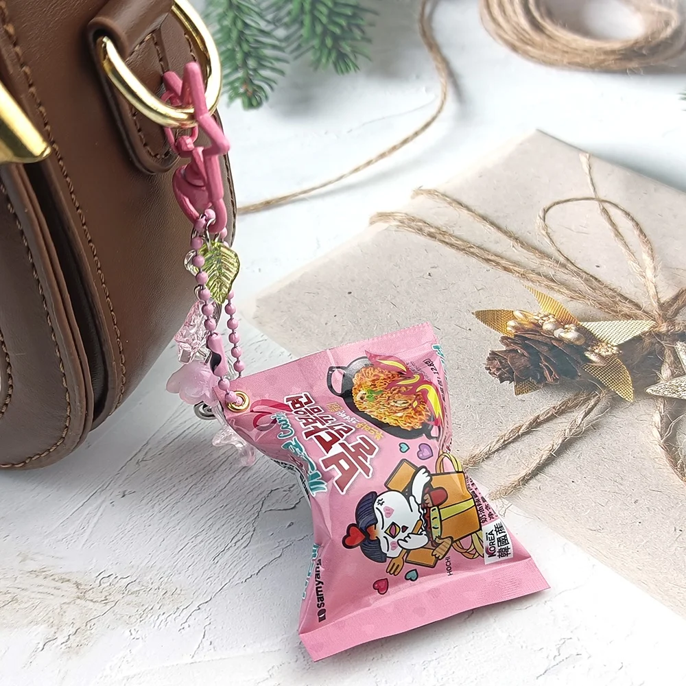 1Pc Phone Keychain, Miniature Instant Noodle Snack Bag Pendant Keychain, Christmas Gift, Korean Snack Keychain, Bag Pendant, Car Keychain Accessory, Women's Car Accessory, Bag Accessory, Suitable as a Gift for Friends, Teachers, Etc