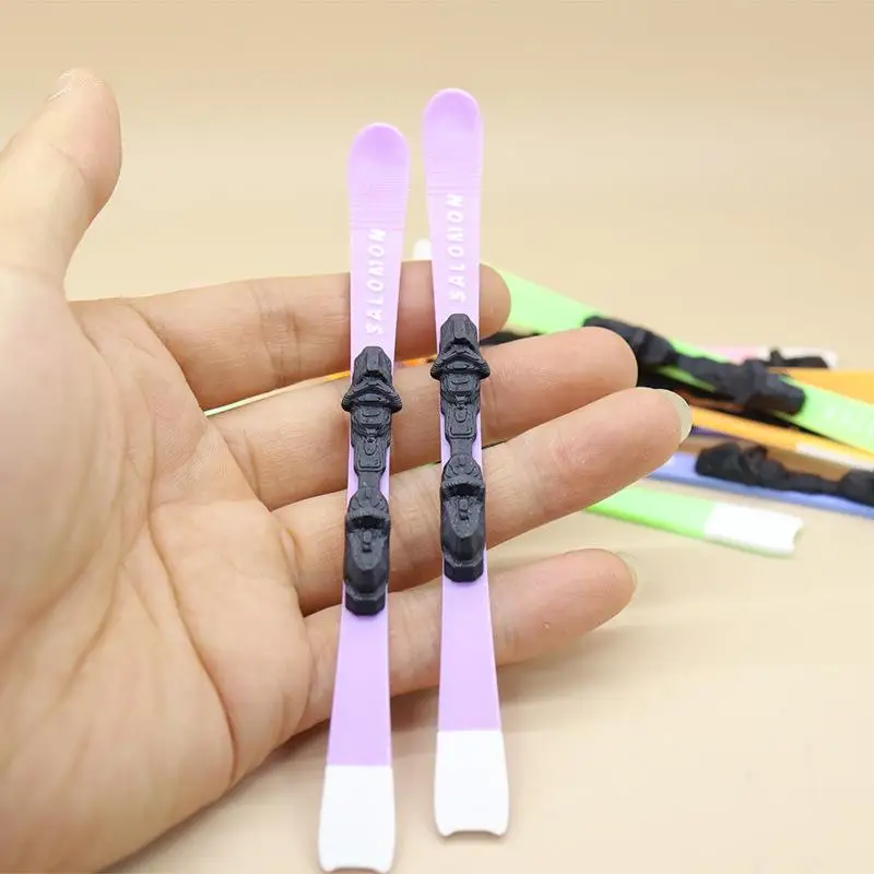 【M】1 Pair 1:12 Dollhouse Miniature Snow Skis Winter Scene Layout Ornament Mini Ski Board Model Pretend Play Toy Decoration view 3